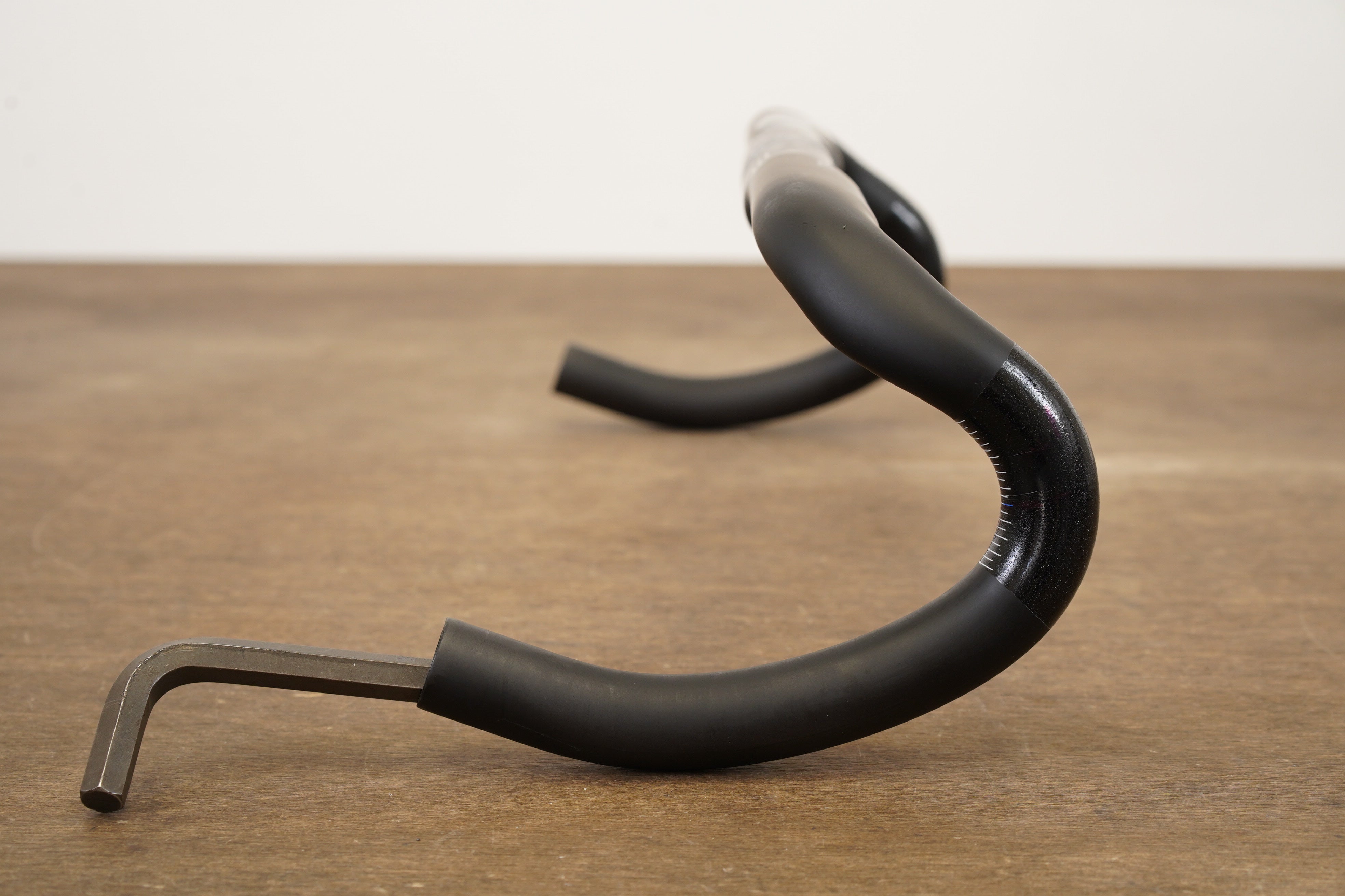 3T ERGONOVA TEAM STEALTH カーボンハンドル 420mm 42cm 3T Ergonova Team Stealth Carbon Compact Road Handlebar 31.8mm
