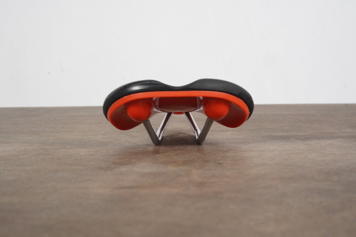 142mm (Shallow) Fabric Scoop Cr-Mo Rail Road Saddle 253g