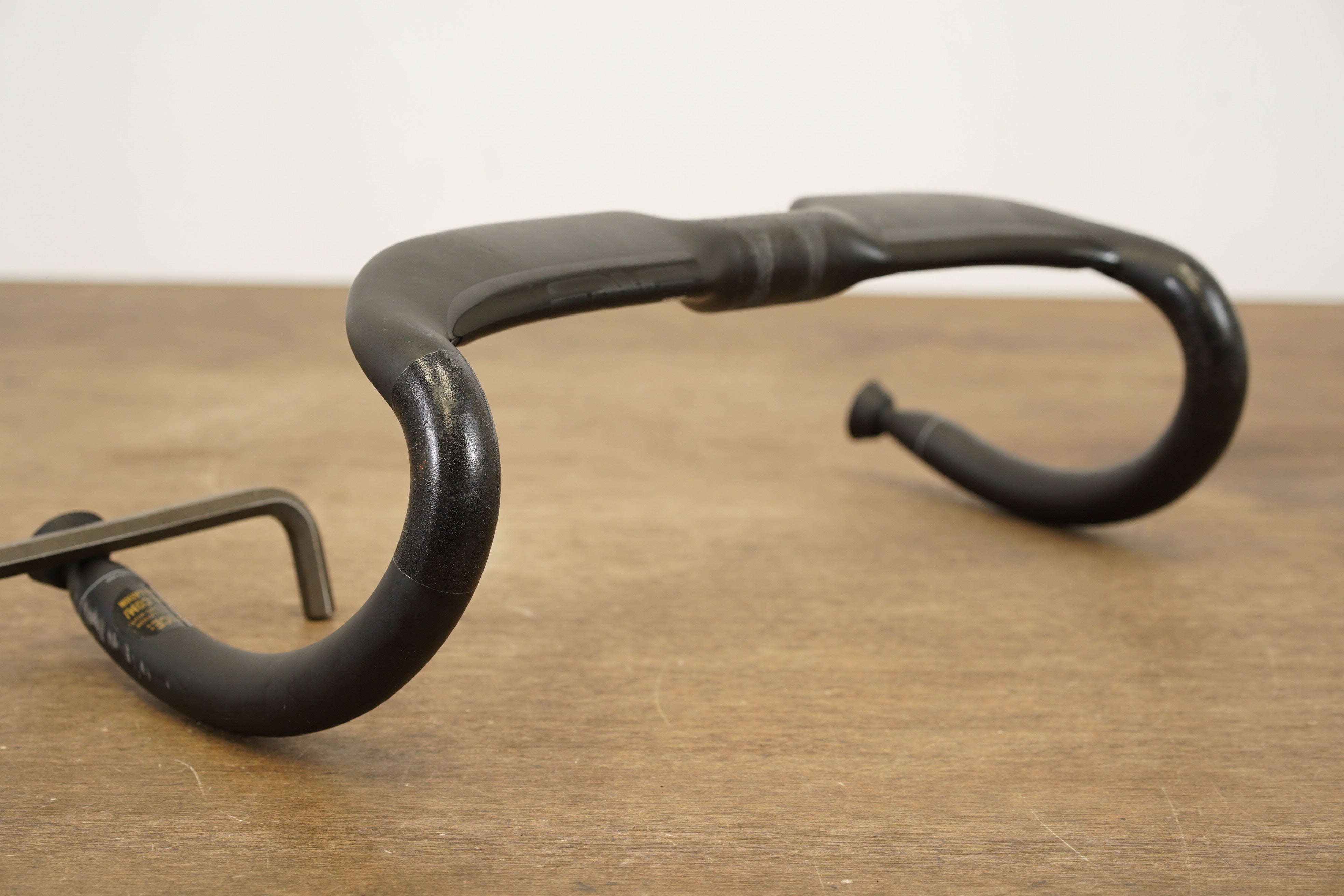 40cm ENVE SES Aero Carbon Road Handlebar 31.8mm – Elevate 40cm ENVE SES Aero Carbon Road Handlebar 31.8mm – Elevate