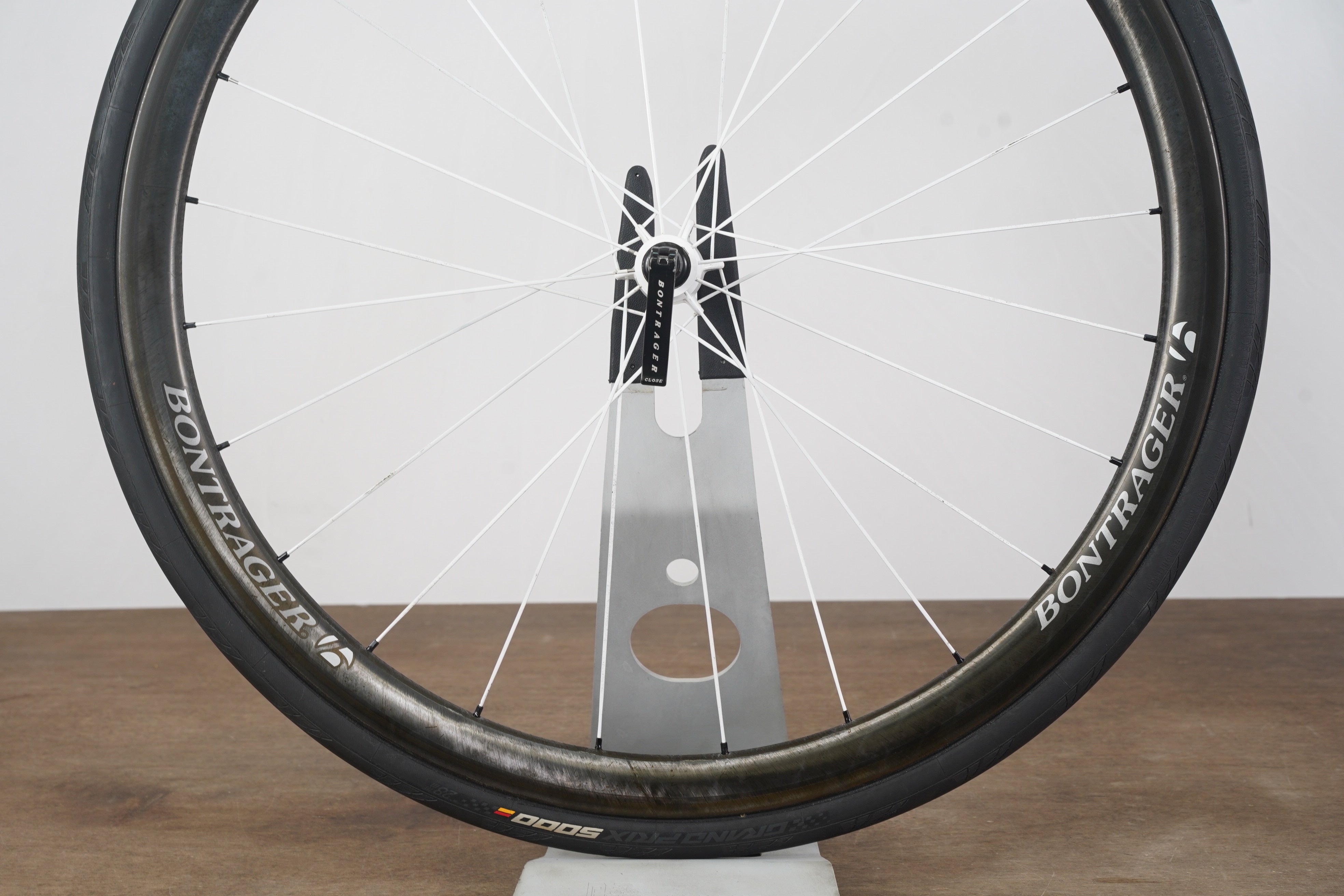 Bontrager AEOLUS PRO3 完組ホイール Bontrager Aeolus Pro 3 Carbon Tubeless Rim Brake Wheelset. 10