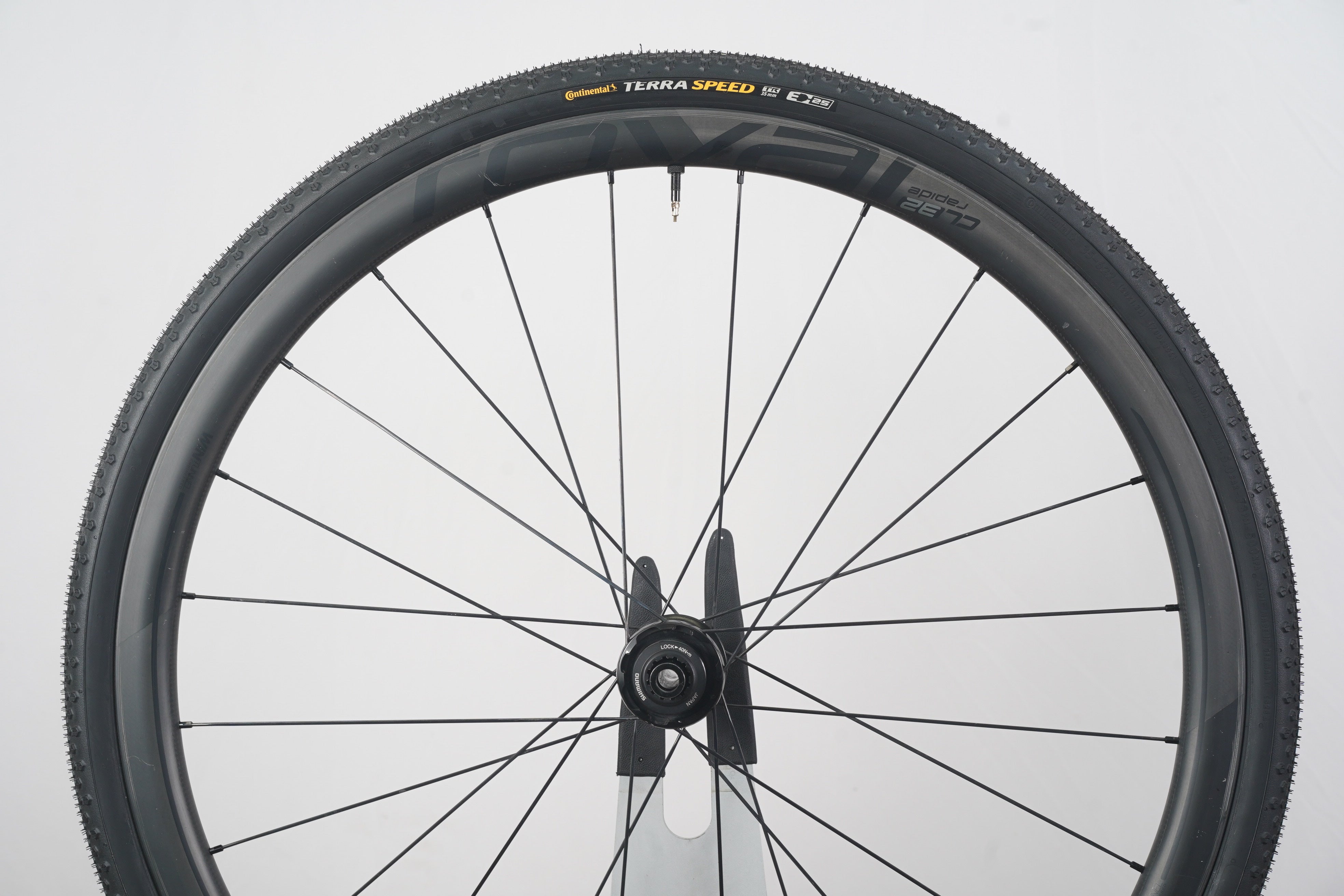 Roval CLX 32 Carbon Tubeless Clincher Disc Brake Wheelset Shimano