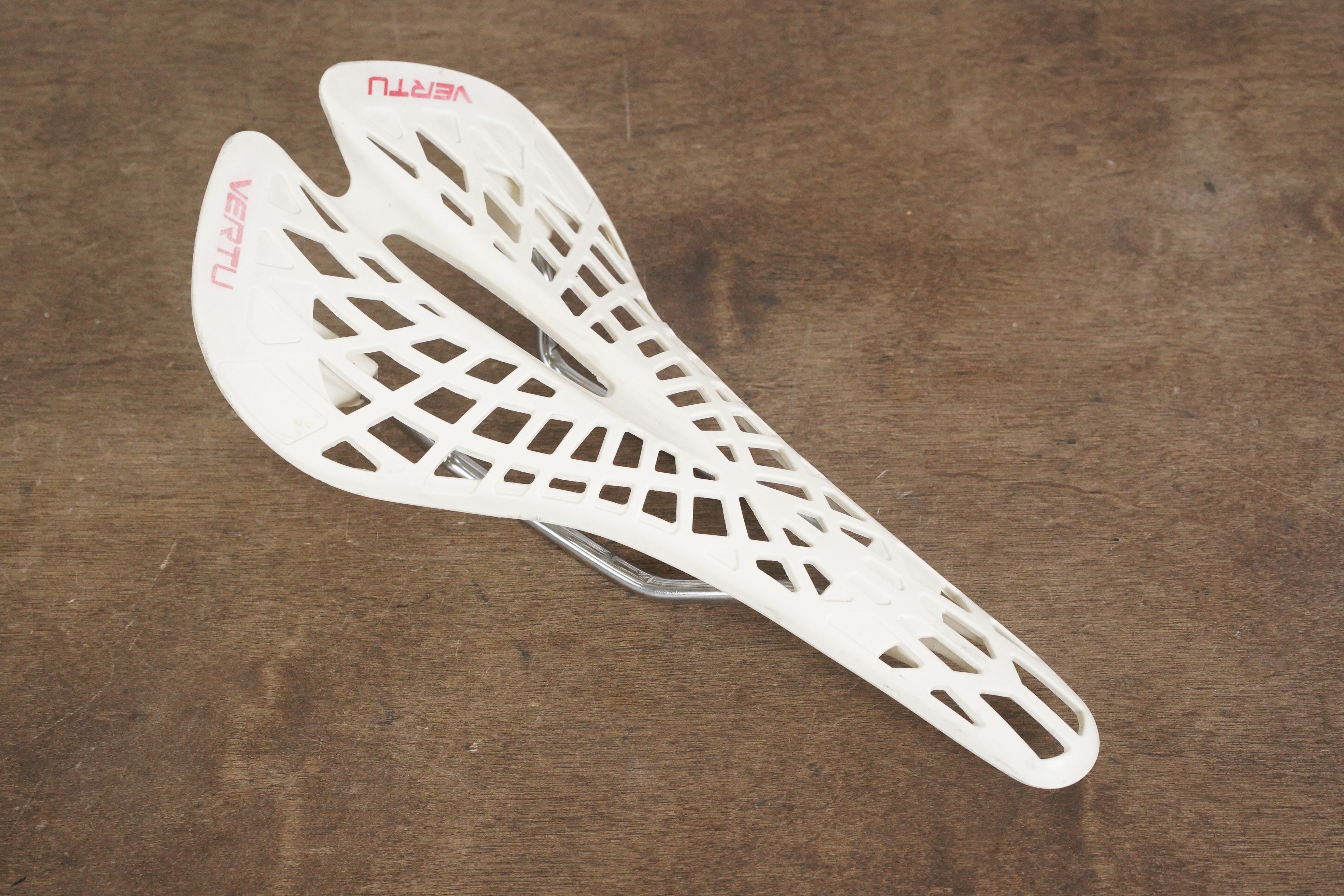 Tioga Spyder Vertu Spyder Bicycle Saddle VERTU Plastic Saddle