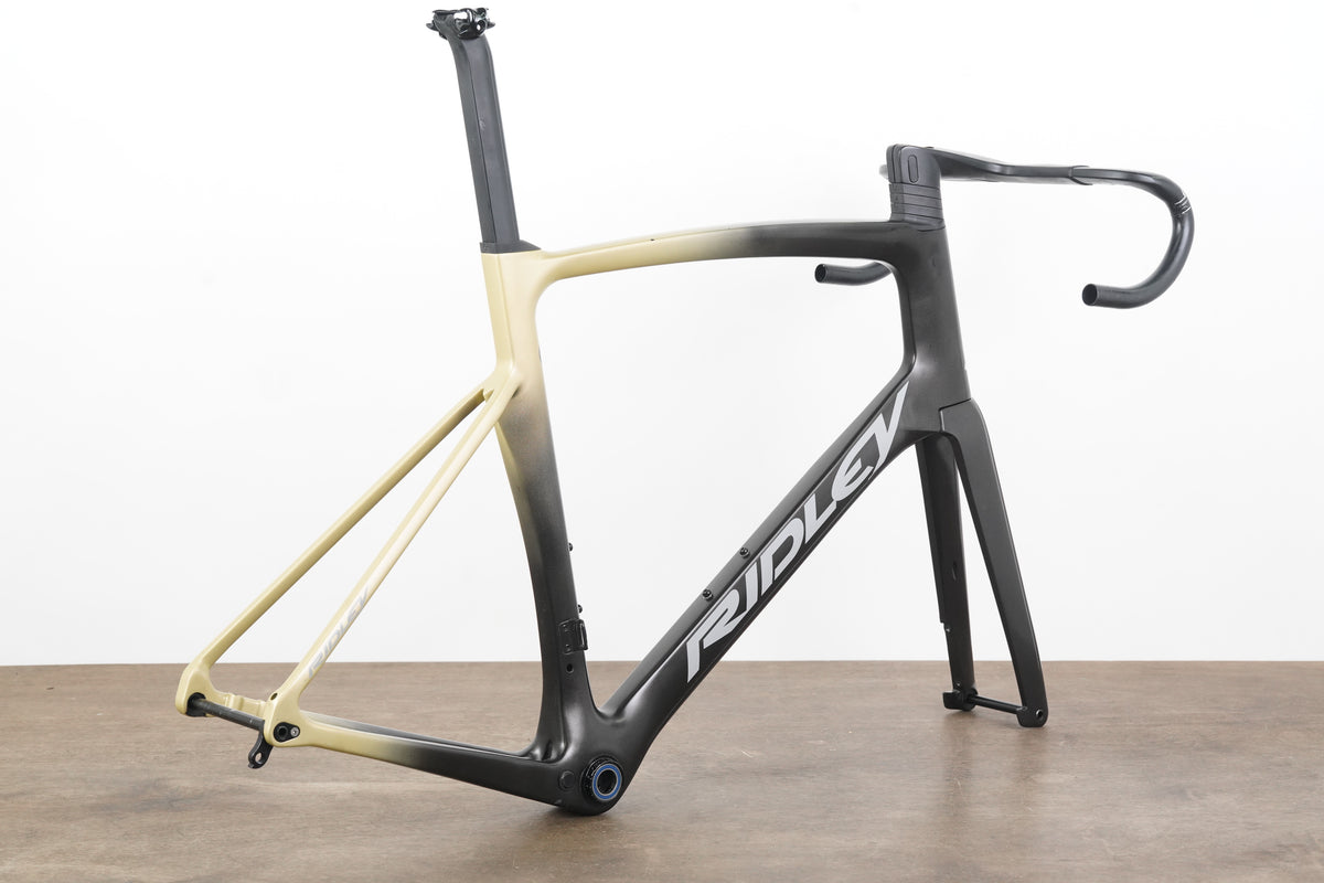 2023 L (Large) Ridley Noah Fast Carbon Disc Brake Road Frameset + Cockpit