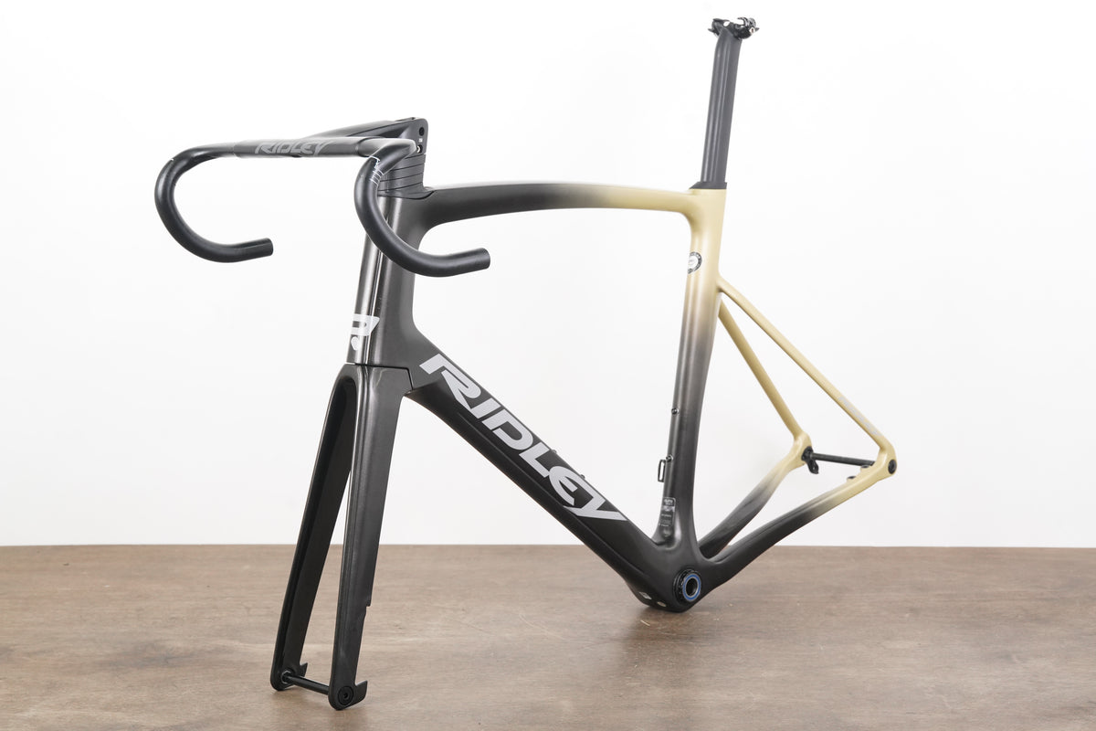 2023 L (Large) Ridley Noah Fast Carbon Disc Brake Road Frameset + Cockpit
