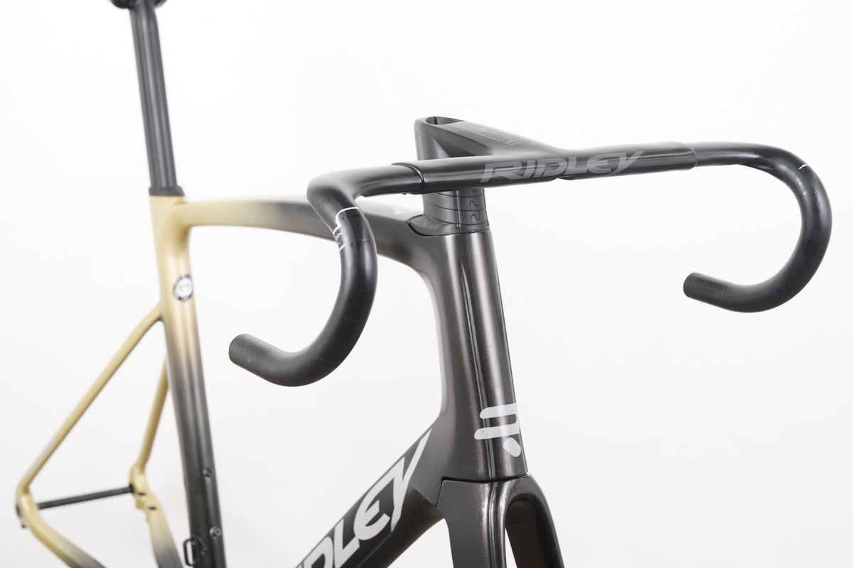2023 L (Large) Ridley Noah Fast Carbon Disc Brake Road Frameset + Cockpit