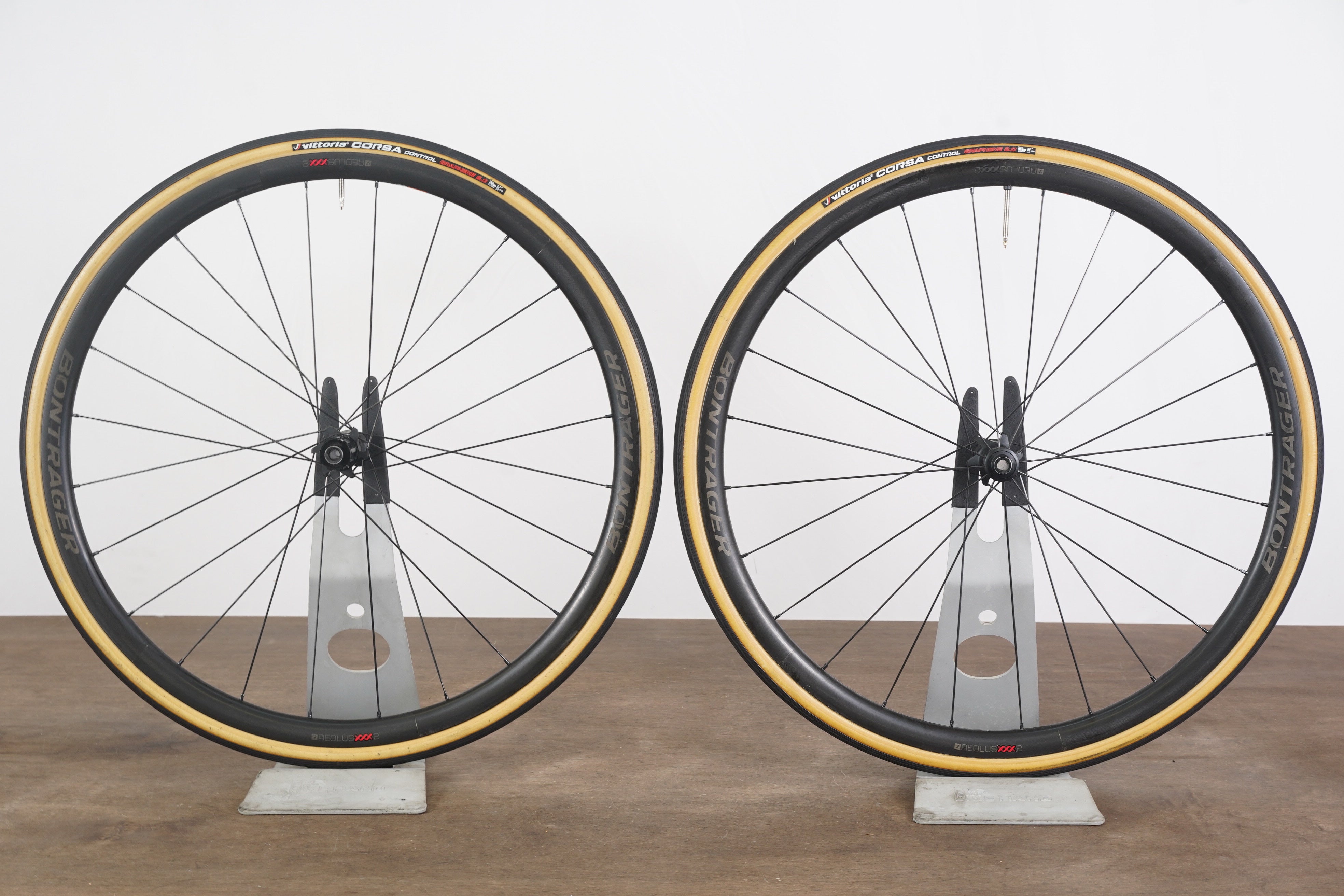 Bontrager Aeolus XXX 2 TLR Carbon Clincher Disc Brake Wheelset 11