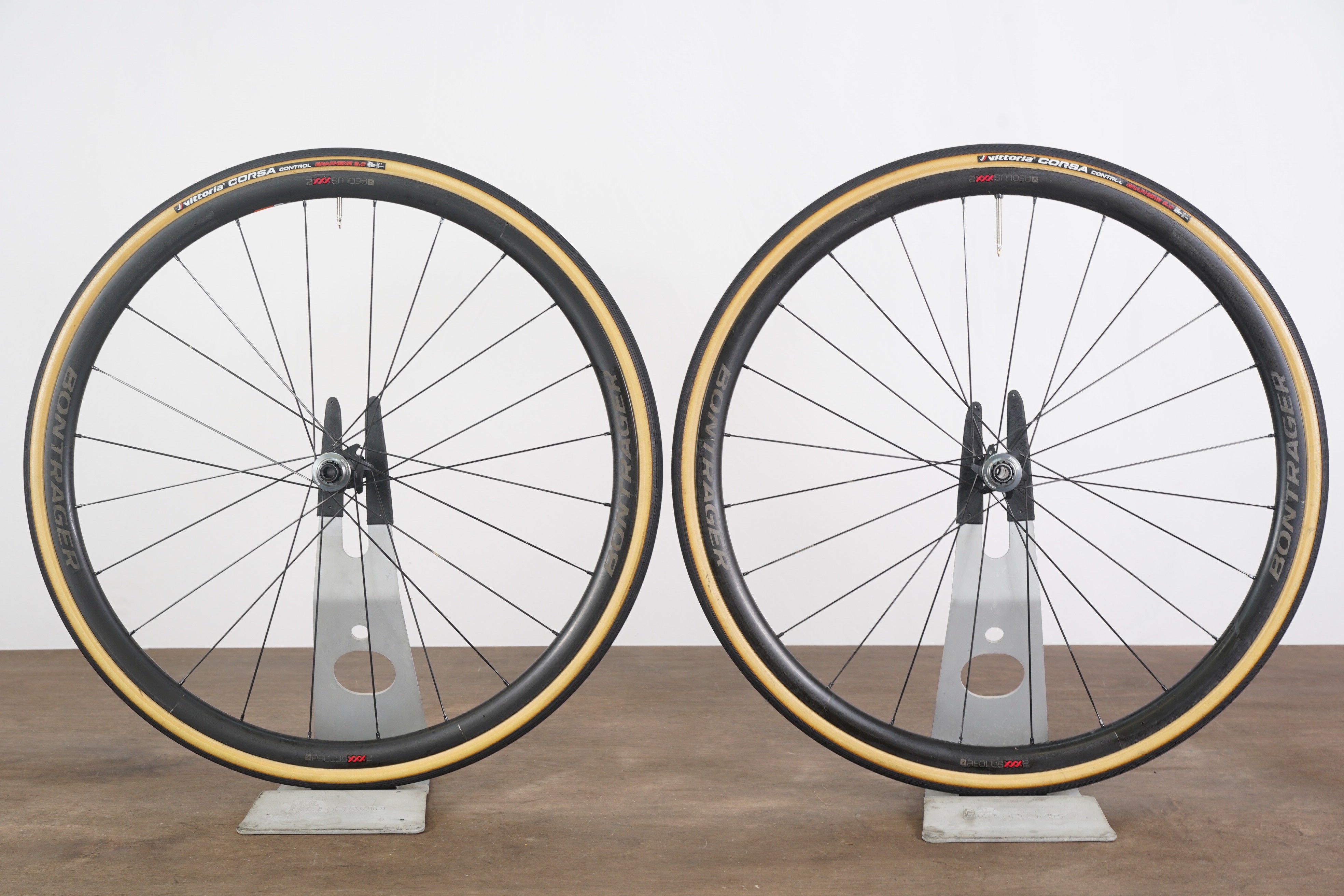 Bontrager Aeolus XXX 2 TLR Carbon Clincher Disc Brake Wheelset 11