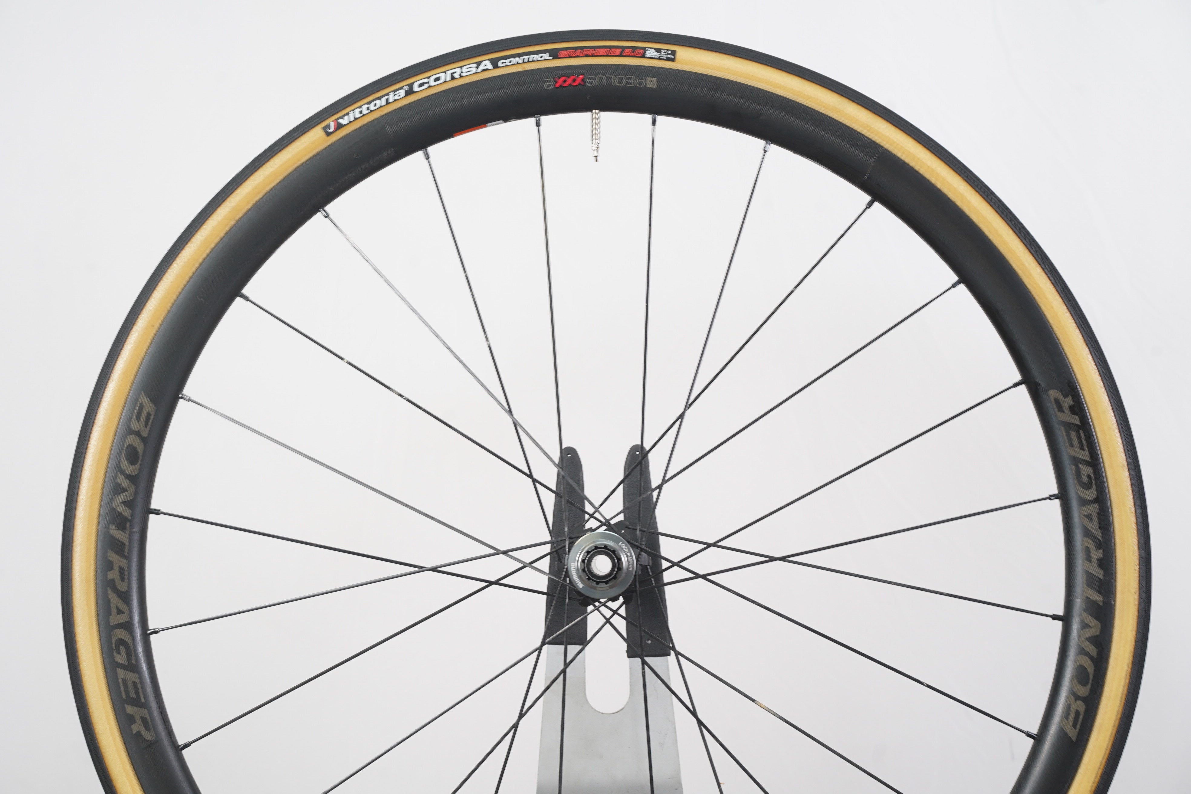 Bontrager Aeolus XXX 2 TLR Carbon Clincher Disc Brake Wheelset 11