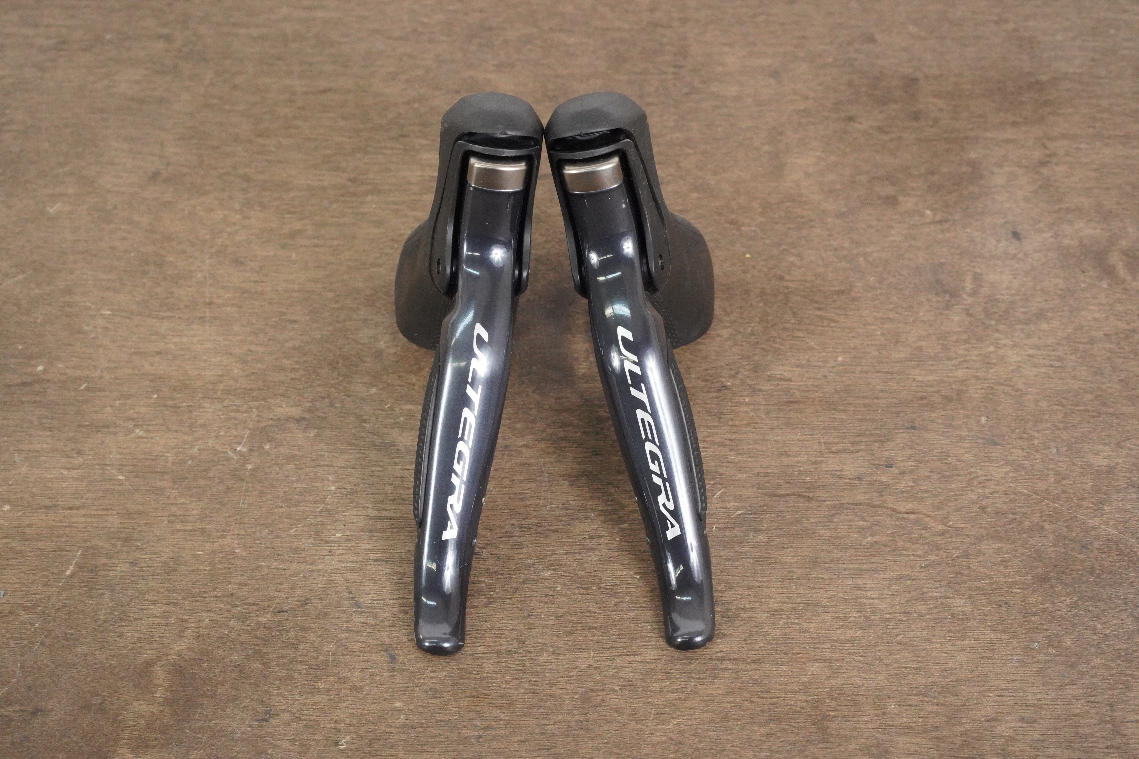 シマノ ULTEGRA 6870 Di2 シフトレバー Shimano Ultegra ST-6870 Di2 Brake/Shift Lever Set (Black