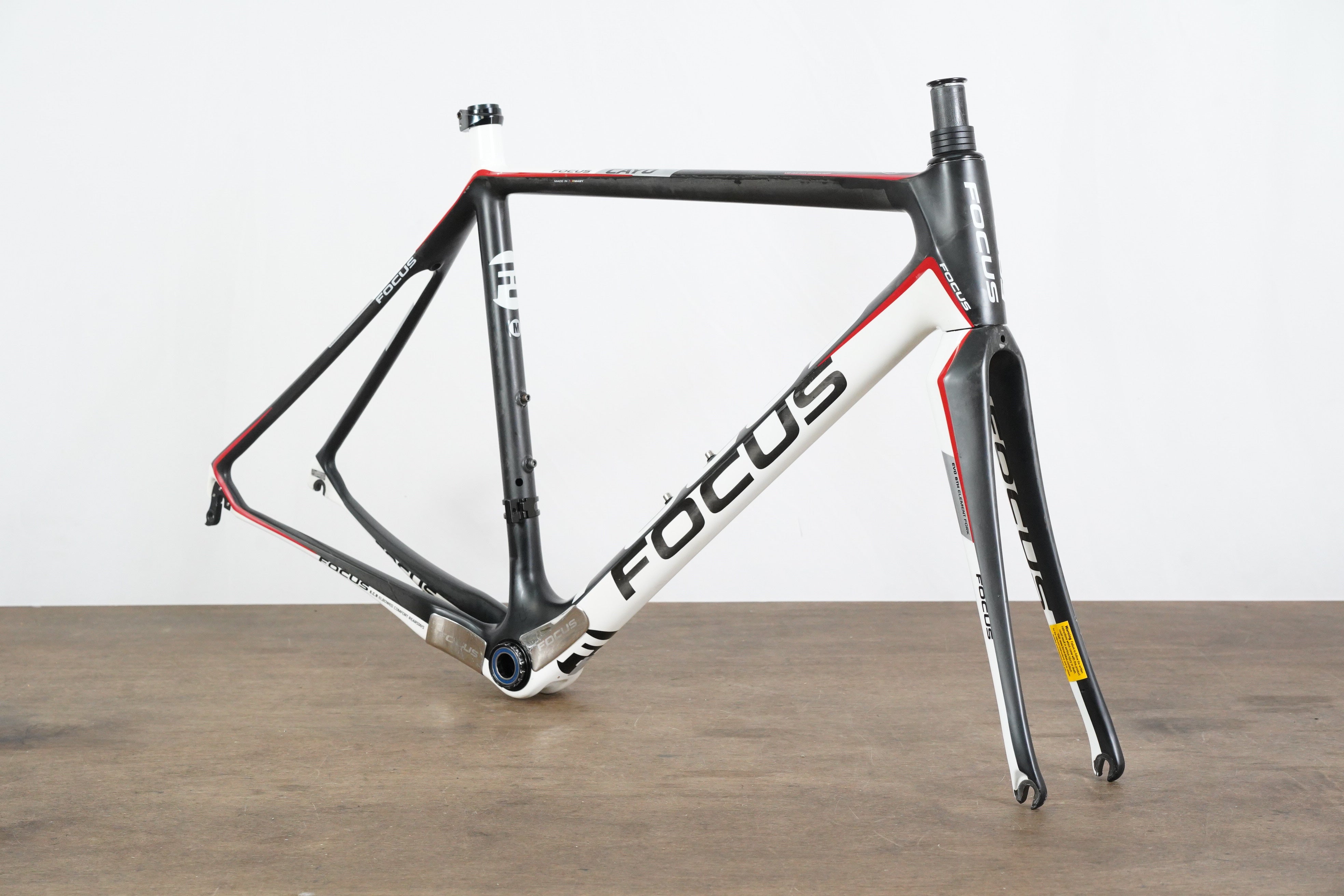 M (Medium) Focus Cayo Carbon Rim Brake Road Frameset – Elevate Cycling