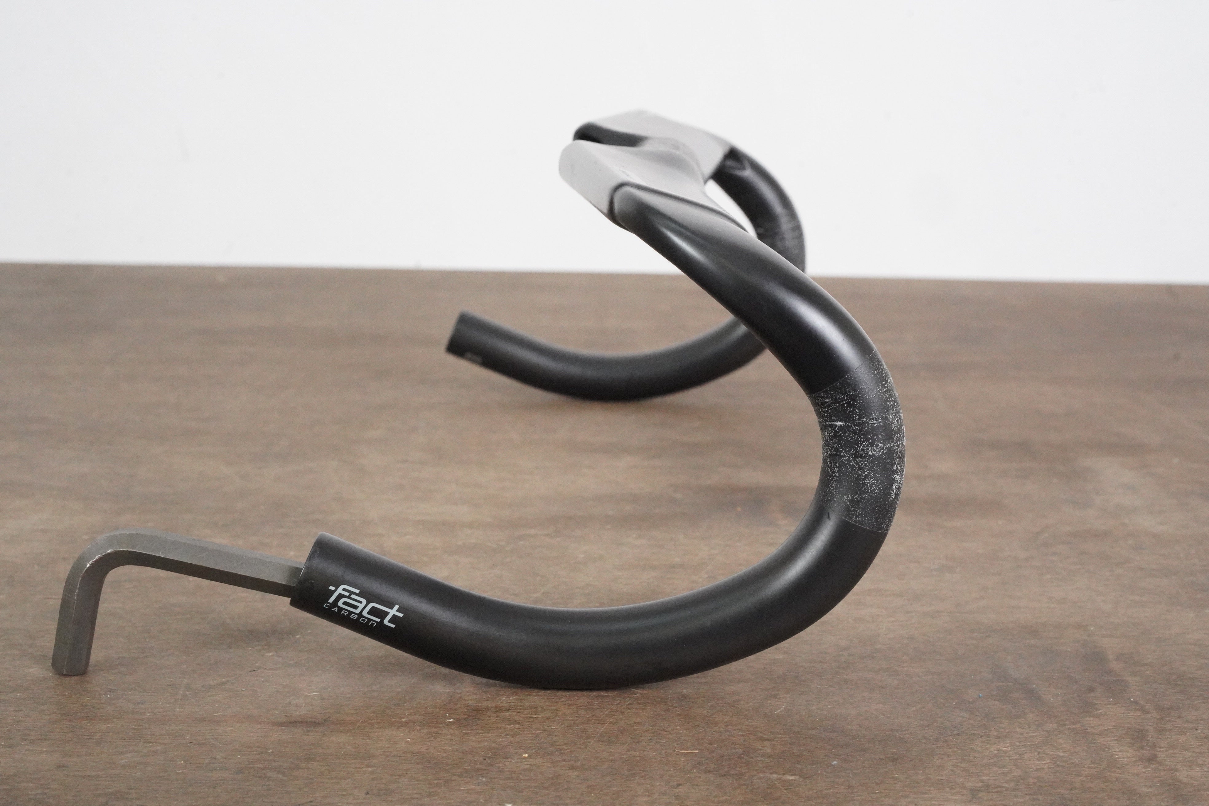 S-Works Aerofly II Carbon ハンドル　VENGE ステム ハンドルはS-Works Aerofly II。ステムはVENGEから45g軽量化した
