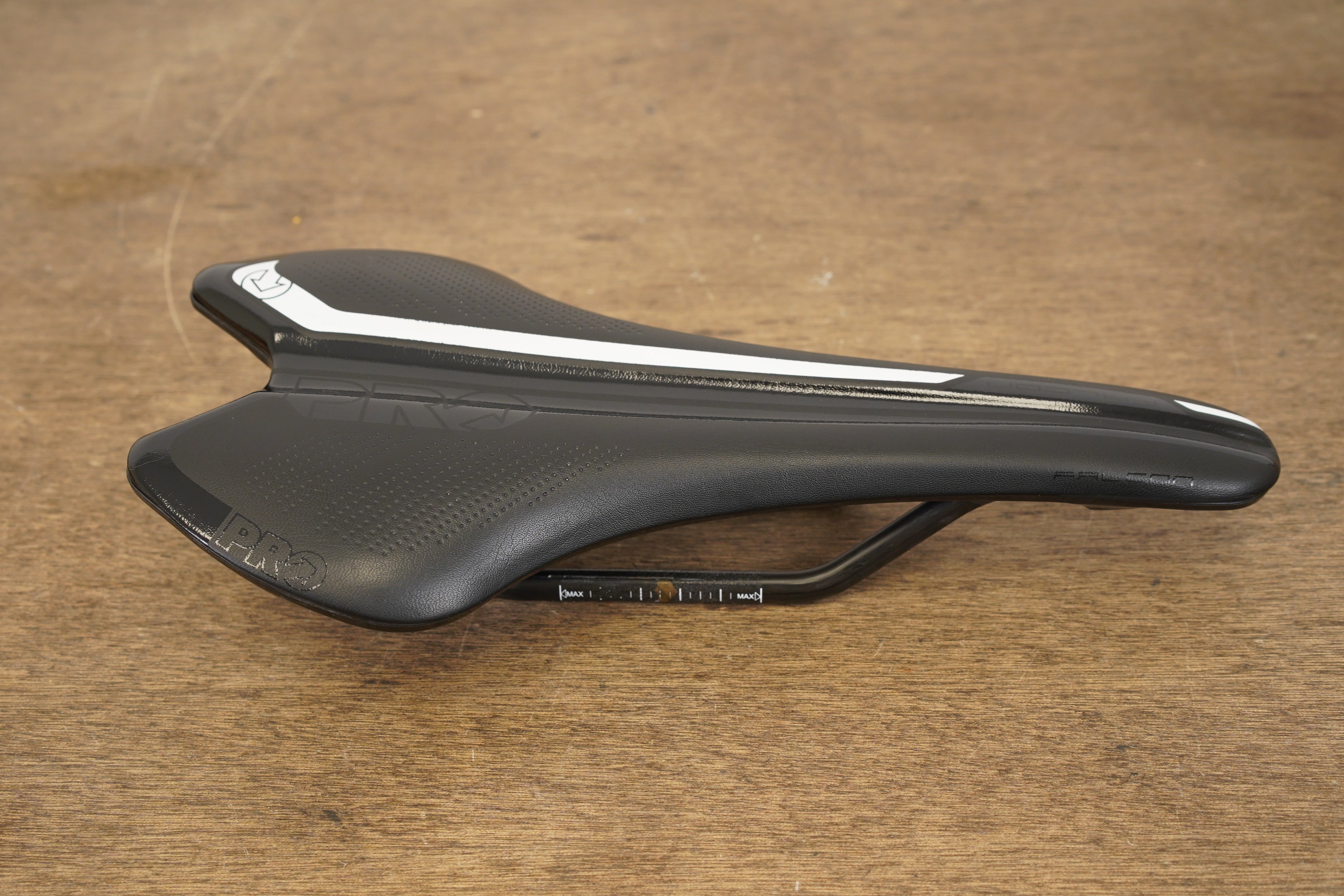 142mm PRO Falcon Carbon Rail Road Saddle 184g – Elevate Cycling