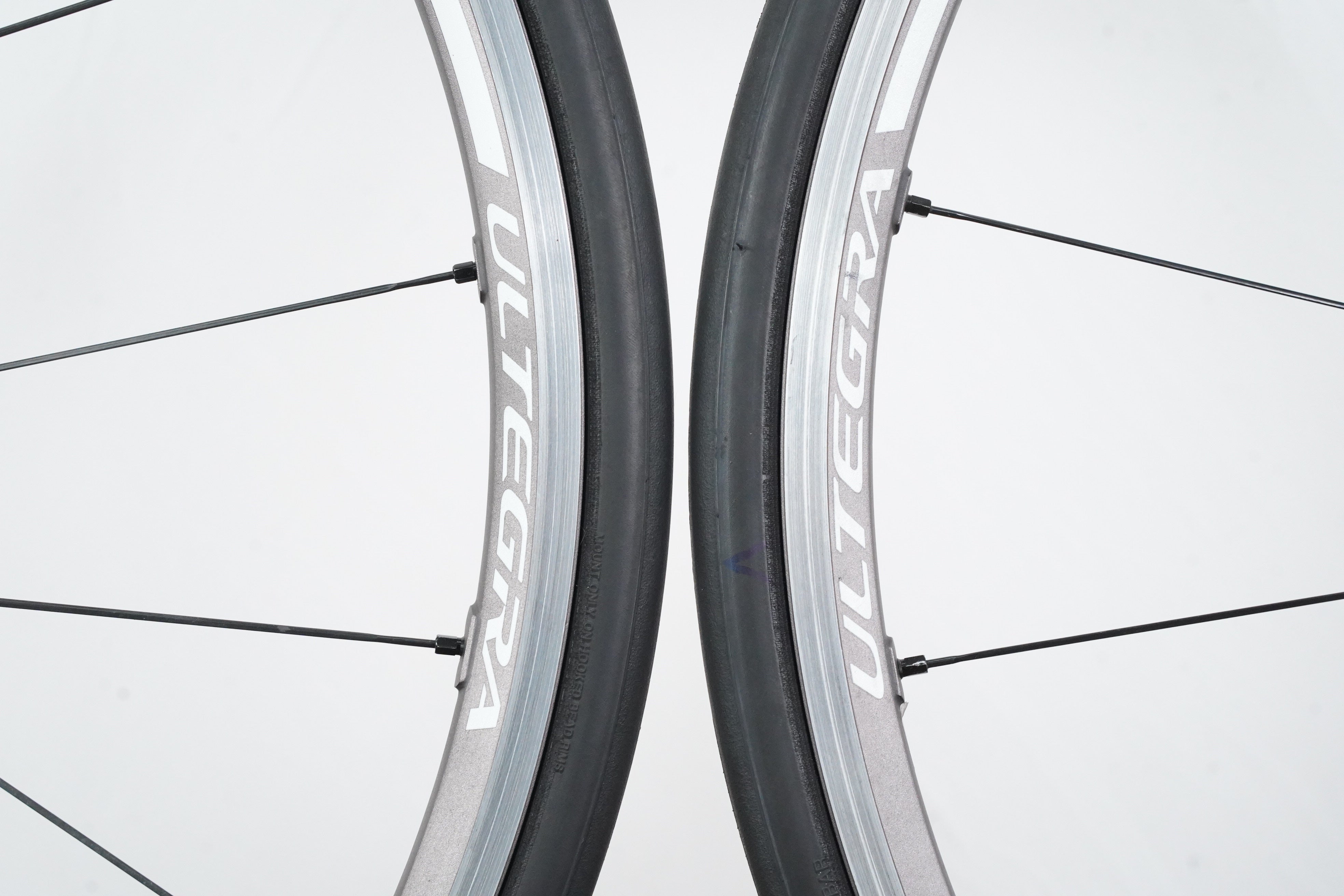 Shimano Ultegra WH-6700 Alloy Tubeless Clincher Rim Brake