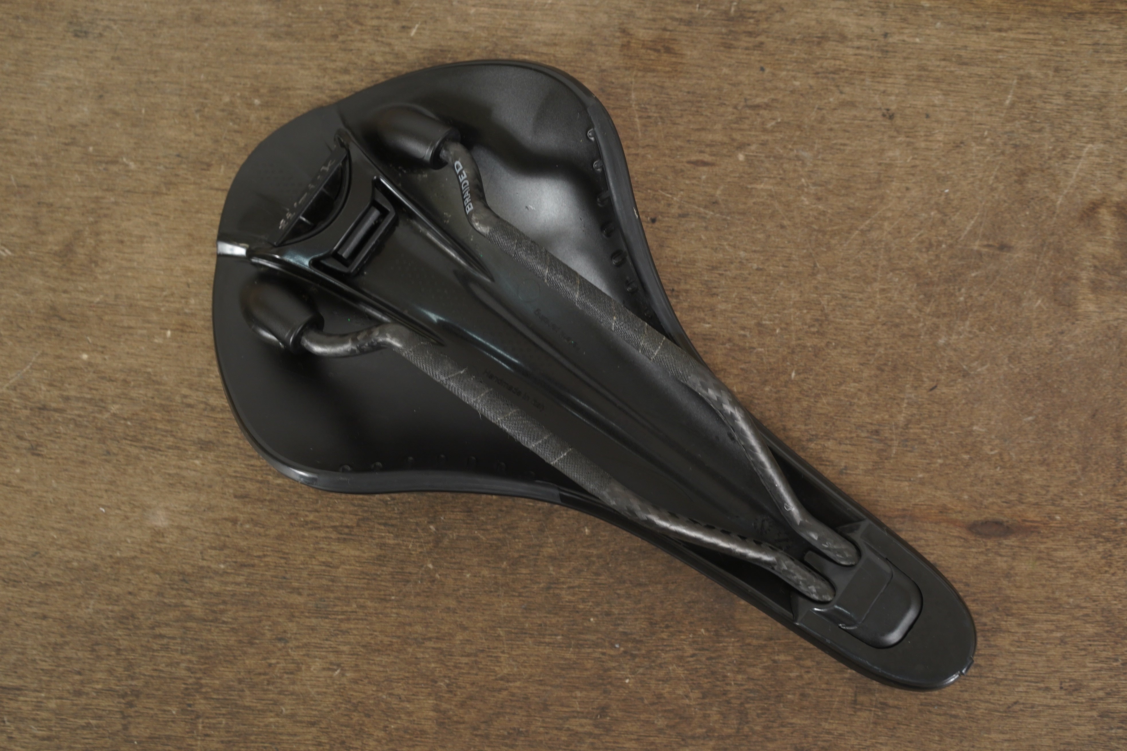 148mm (Large) Fizik Aliante Versus Evo R1 Carbon Rail Road Saddle