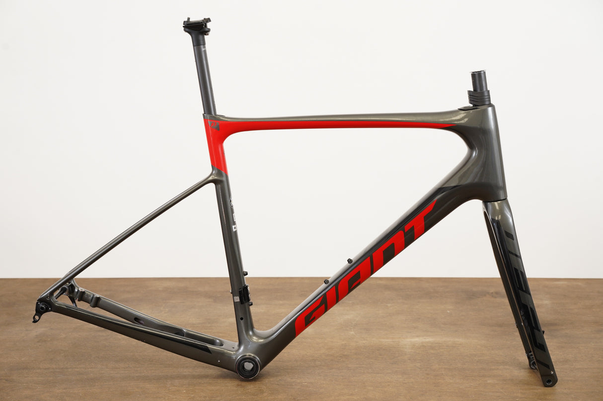 M/L Giant Defy Advanced Di2 Carbon Disc Brake Road Frameset