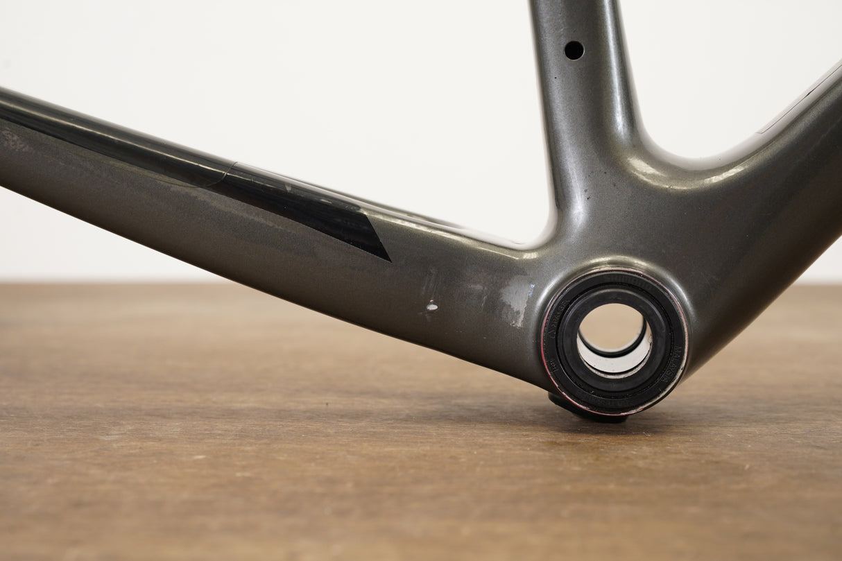 M/L Giant Defy Advanced Di2 Carbon Disc Brake Road Frameset