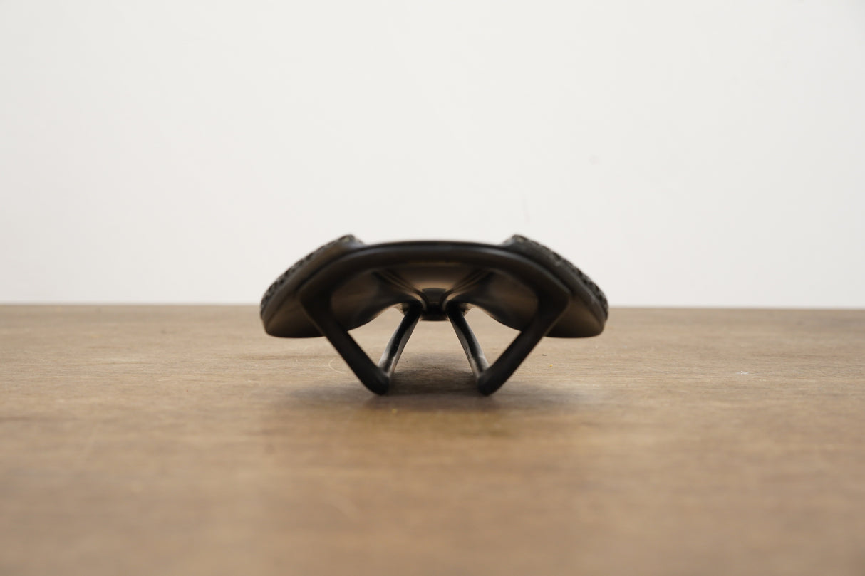 138mm (Regular) Fizik Antares 00 Versus Evo Adaptive Carbon Road Saddle 176g