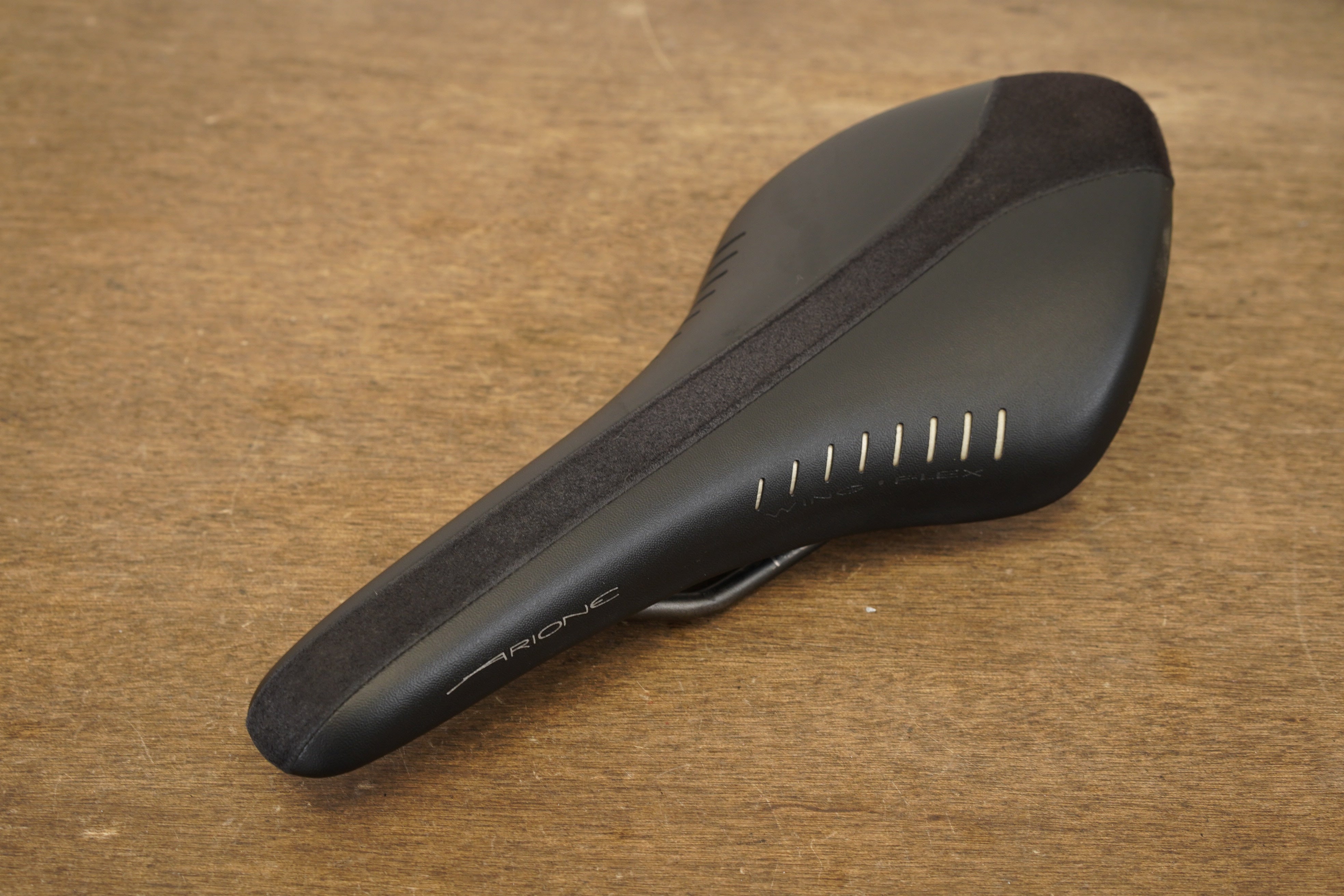130mm Fizik Arione R3 Kium Rail Road Saddle 243g – Elevate Cycling