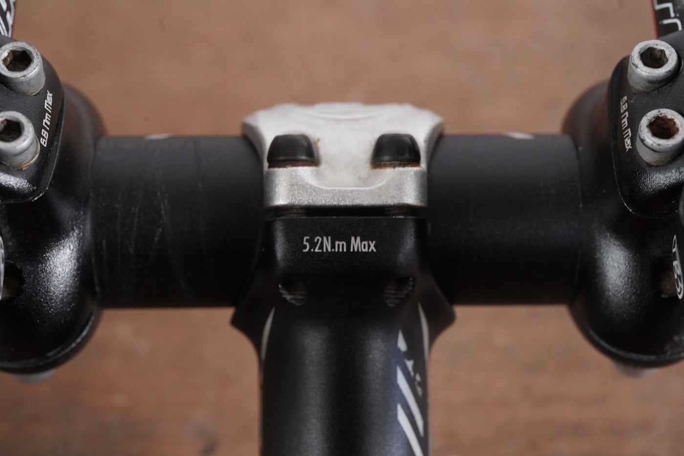 42cm Bontrager Race Lite Aero Base Bar + Extensions + 70mm Stem + Levers 1 1/8"