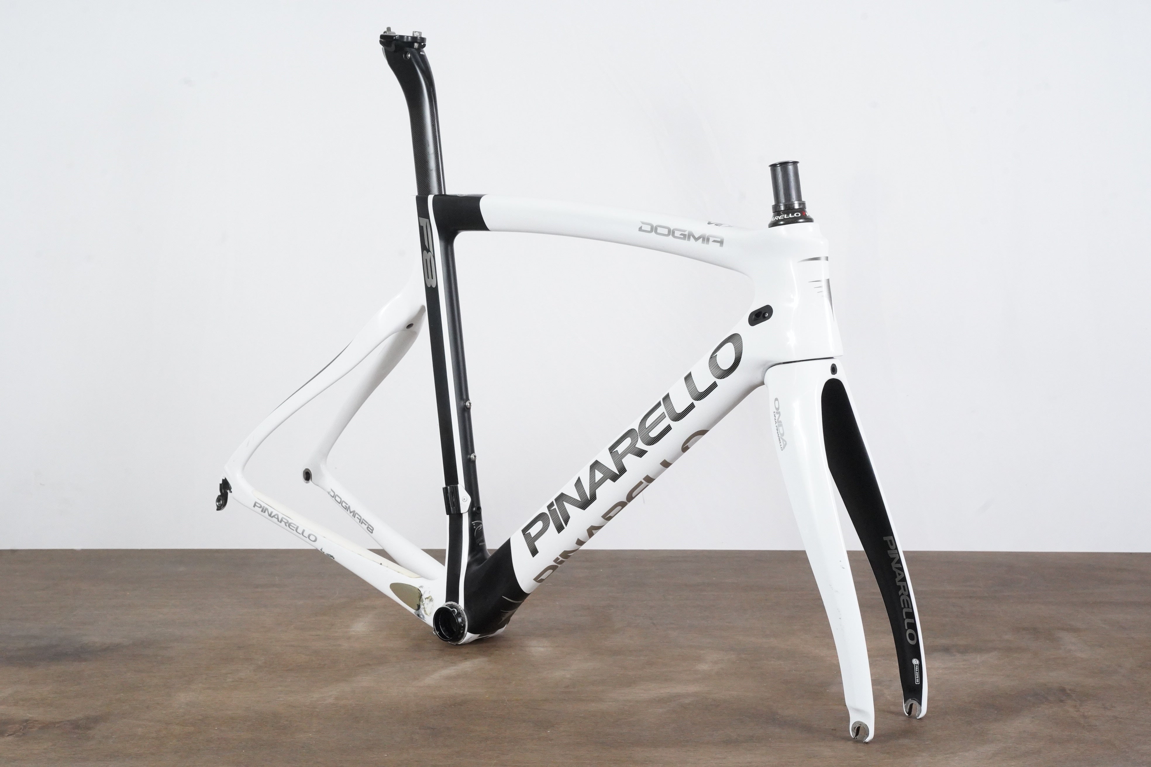 PINARELLO dogma f8中華カーボンフレームwestry37 PINARELLO DOGMA F8 TEAM SKY カーボ フレーム 買取入荷！