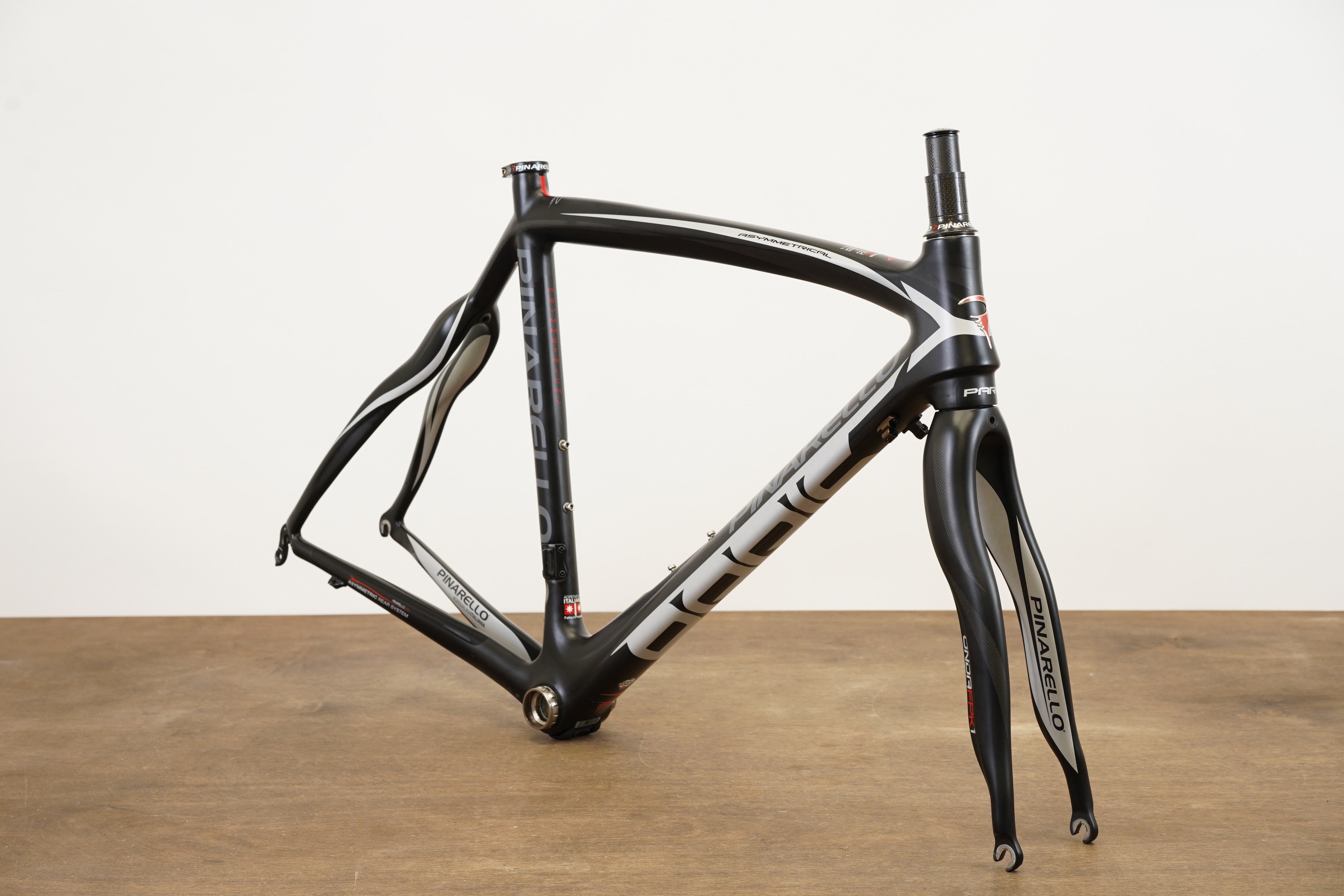 Paris pinarello パーツ COSMIC Bikes - Carbon Paris Pinarello CARBON PRO パーツ