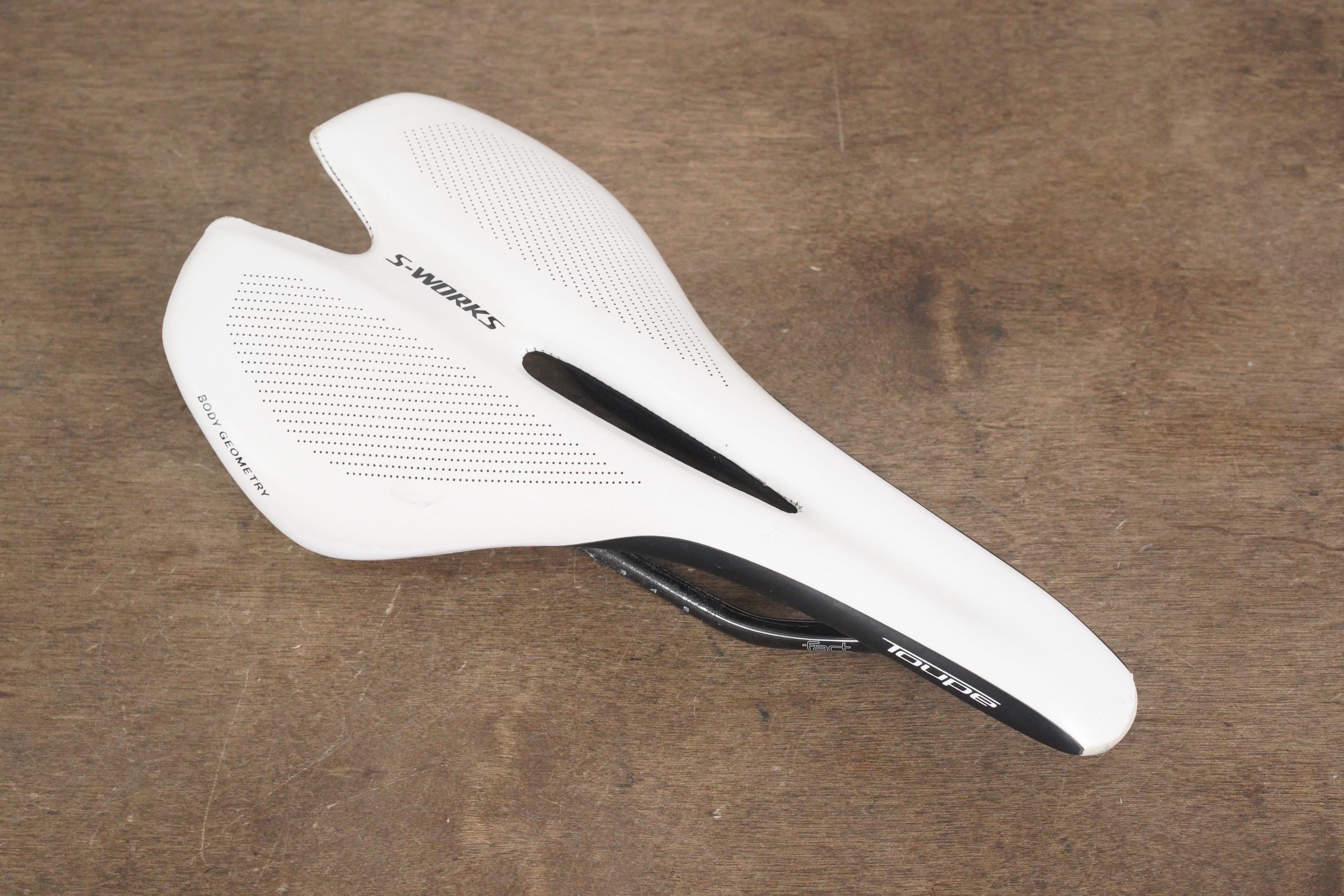 S-Works サドル 143mm ホワイト カーボン スペシャライズド S-WORKS POWER WITH MIRROR SADDLE BLK 143(143mm ブラック