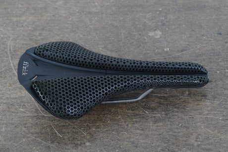 140mm Fizik Antares R3 Versus Evo Adaptive Kium Rail Road Saddle 212g
