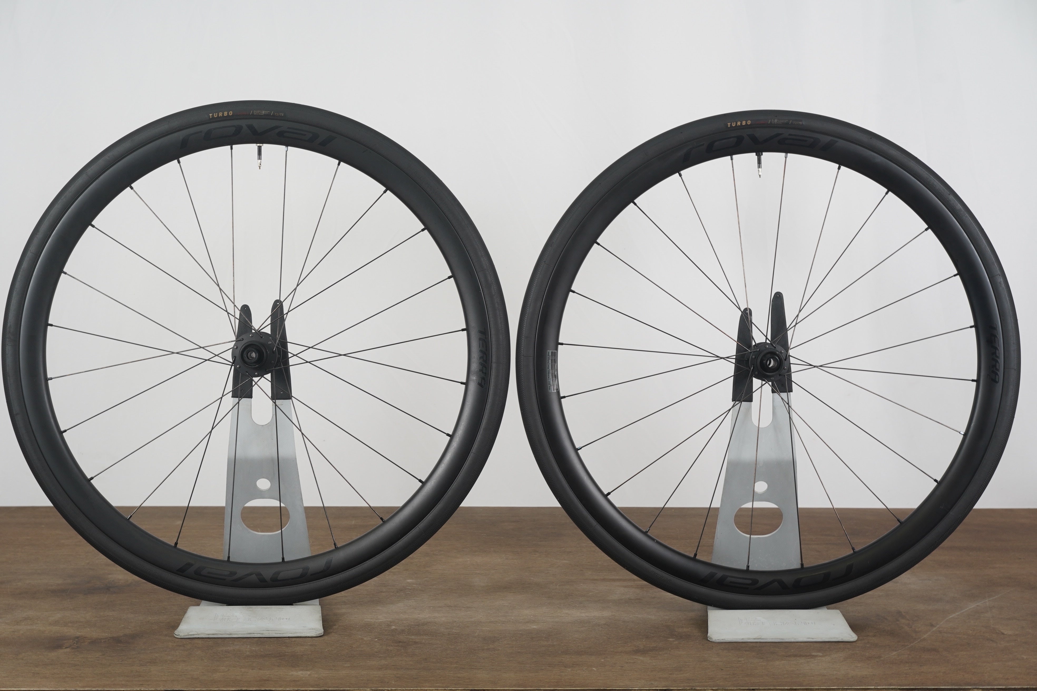 Roval Terra C DT Swiss 370 Carbon Tubeless Clincher Disc Brake