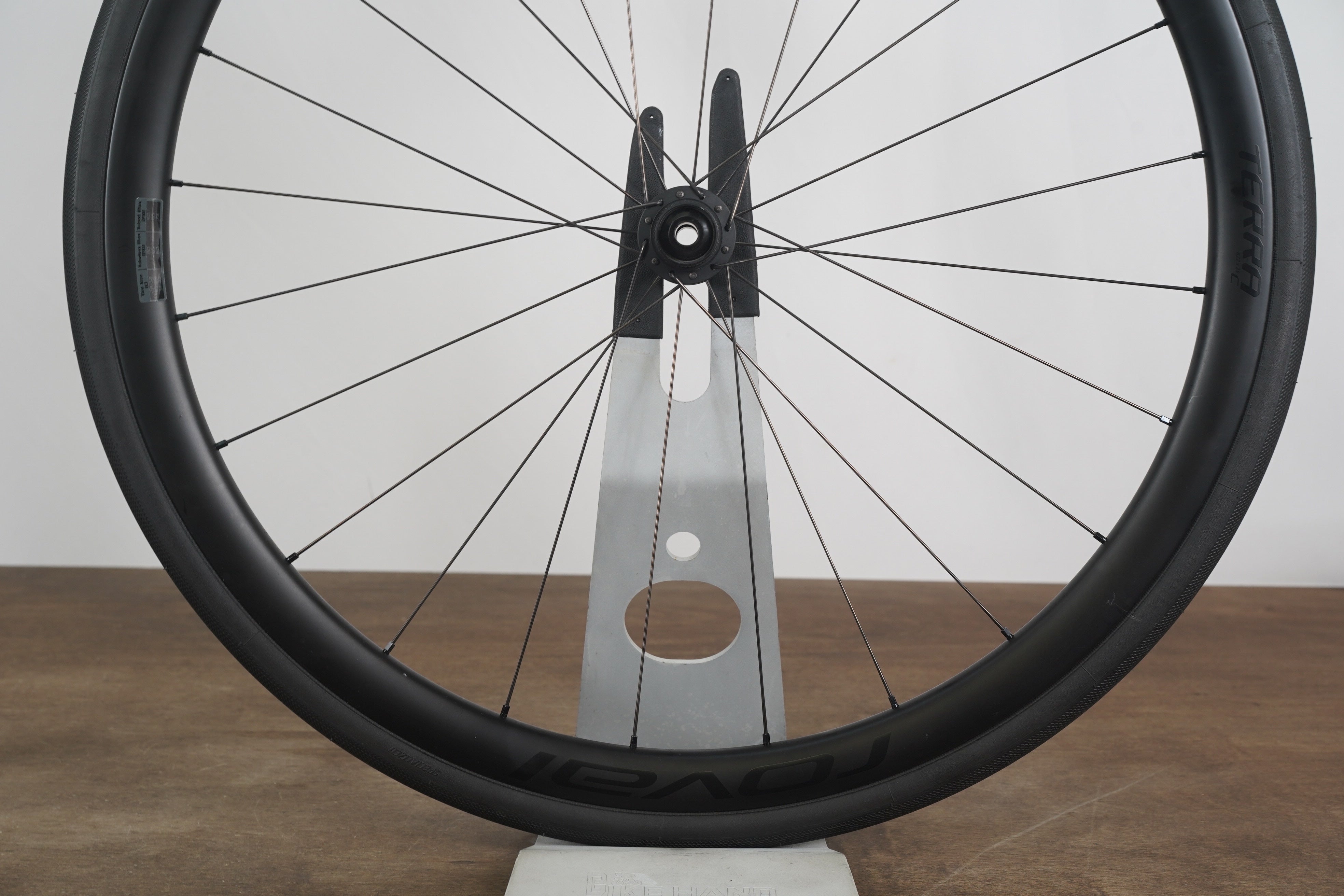 Roval Terra C DT Swiss 370 Carbon Tubeless Clincher Disc Brake