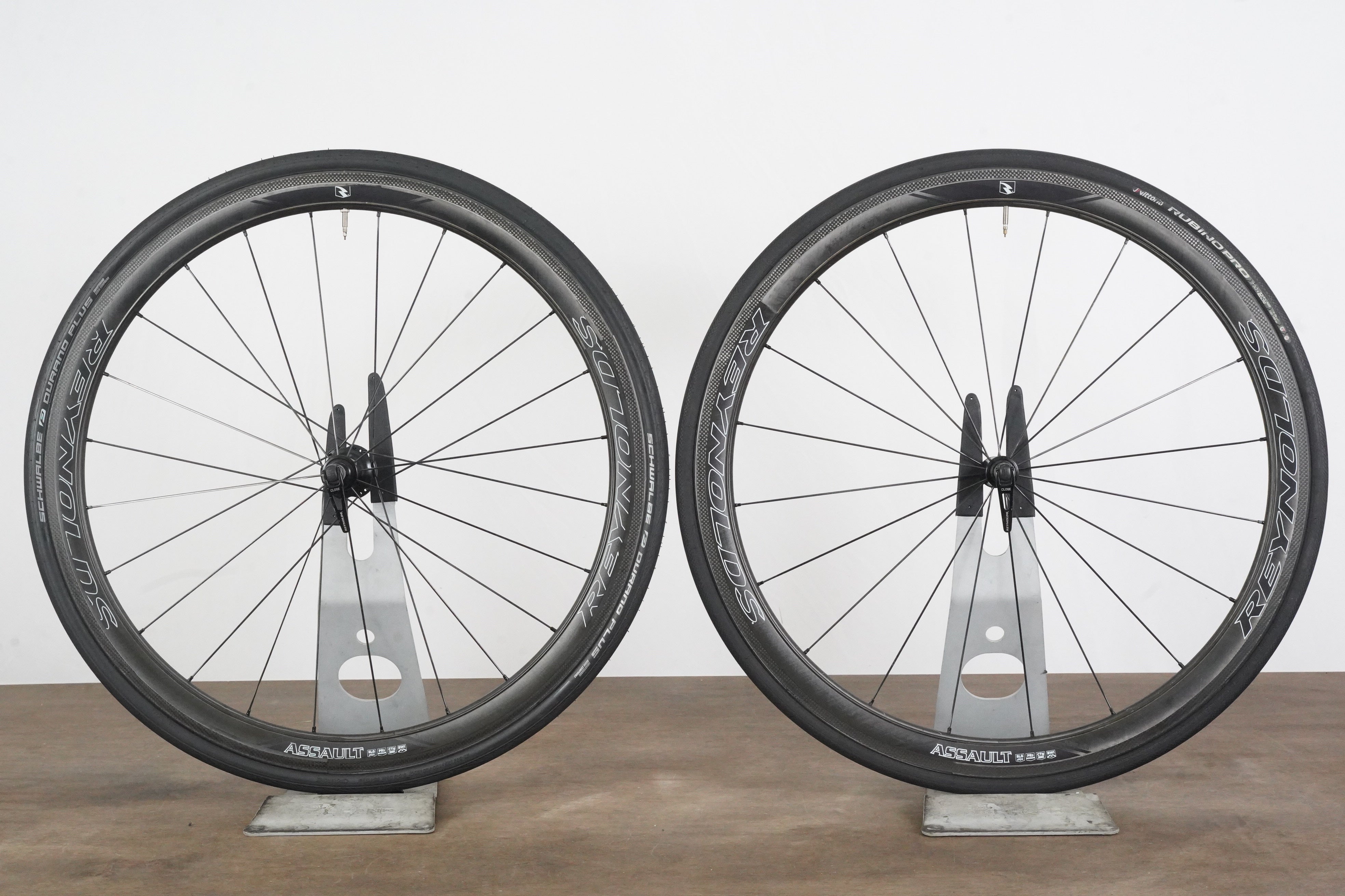 Reynolds Assault SLG Tubeless ホイール Reynolds Assault SLG Carbon Tubeless Clincher Rim Brake Wheelset