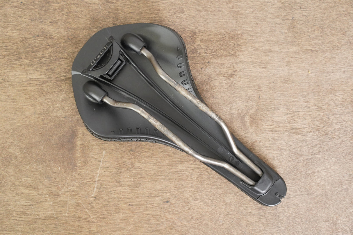 138mm Fizik Antares R3 Versus Evo Adaptive Kium Rail Road Saddle 212g