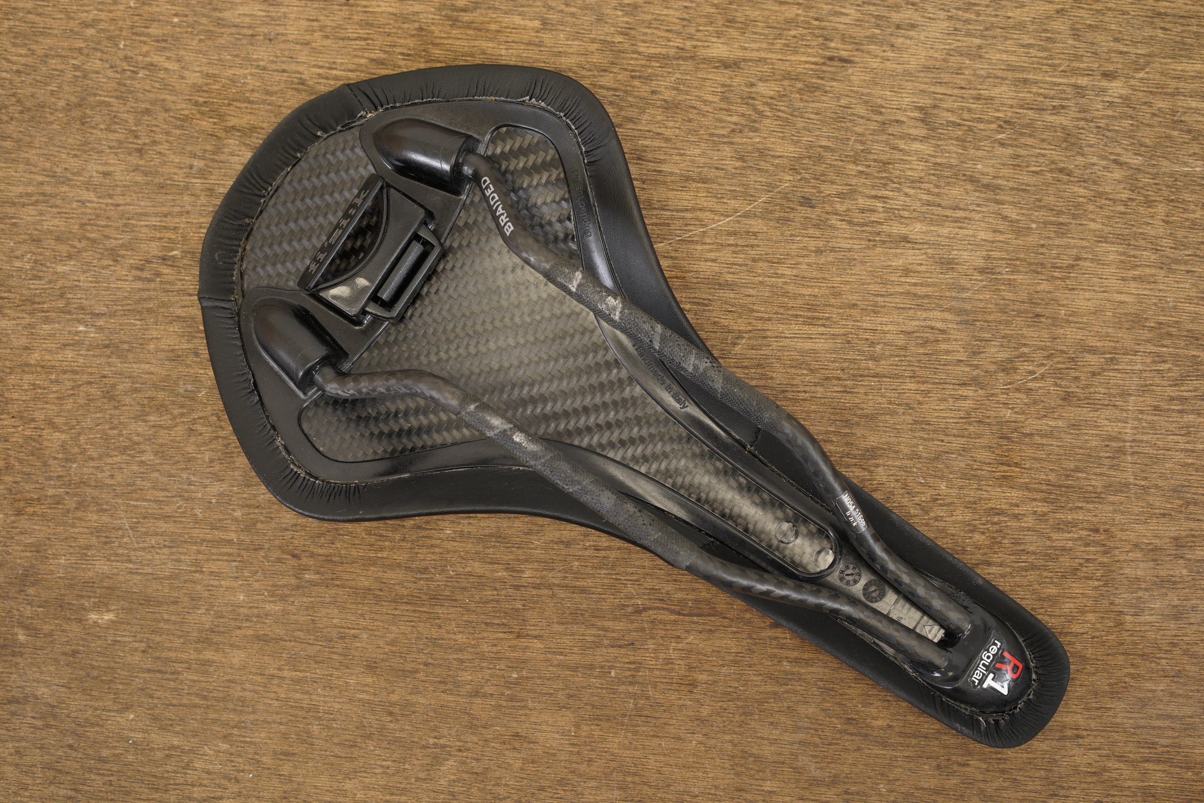 140mm (Regular) Fizik Antares R1 Carbon Rail Road Saddle 160g