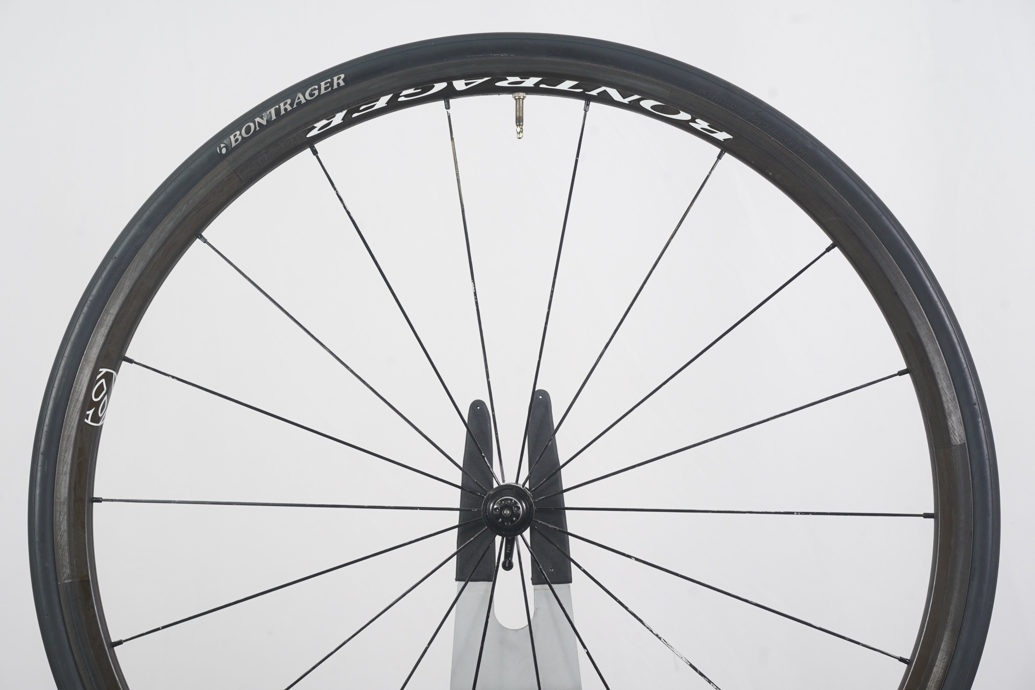 FRONT Bontrager XXX Carbon Clincher Rim Brake Road Wheel – Elevate