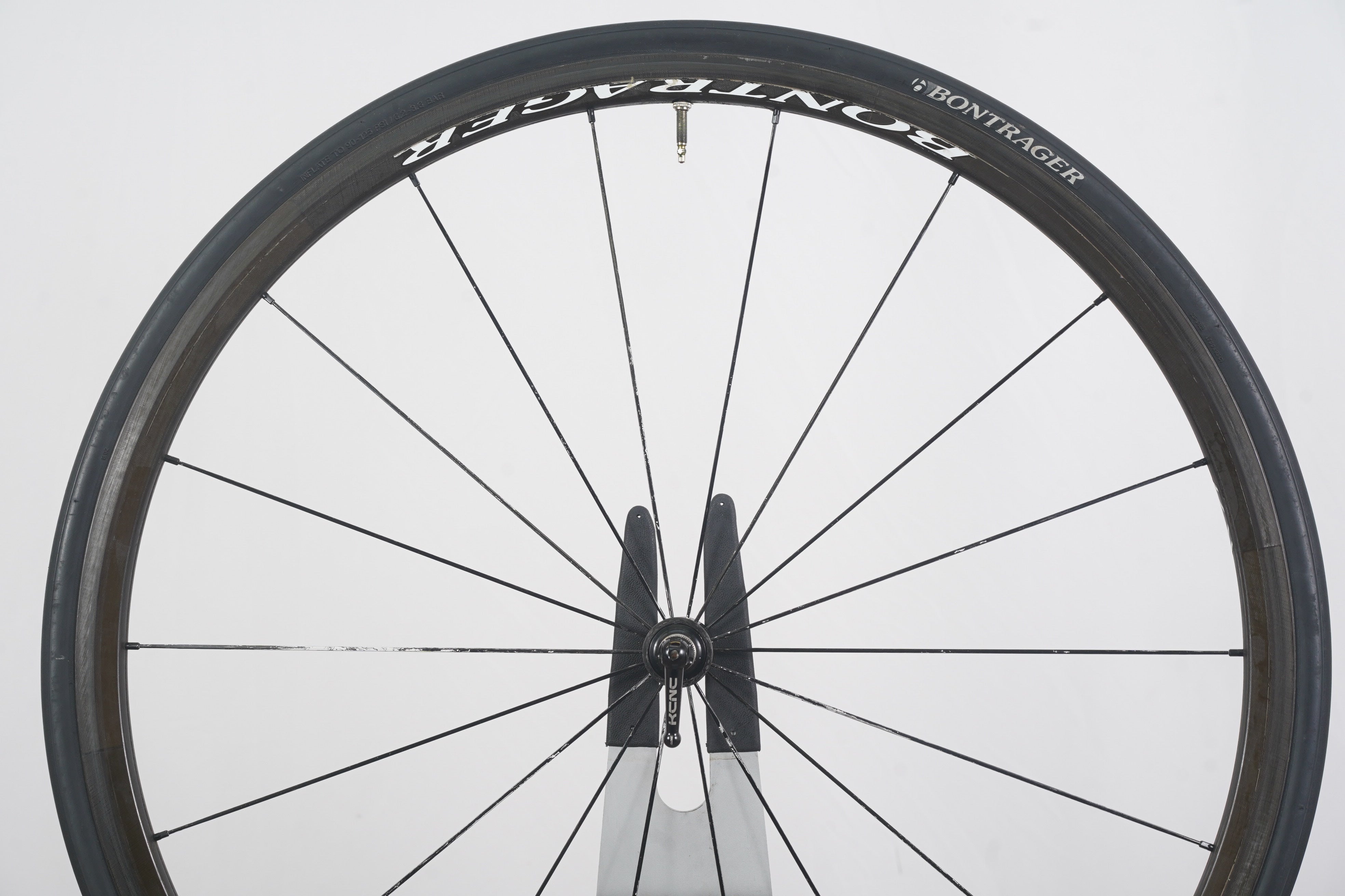 FRONT Bontrager XXX Carbon Clincher Rim Brake Road Wheel – Elevate