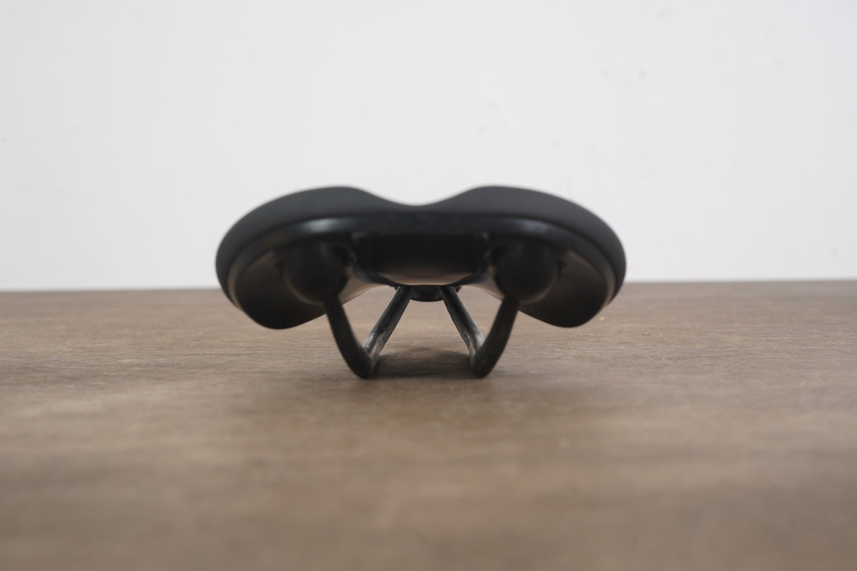142mm (Shallow) Fabric Scoop Pro Carbon Rail Road Saddle 195g