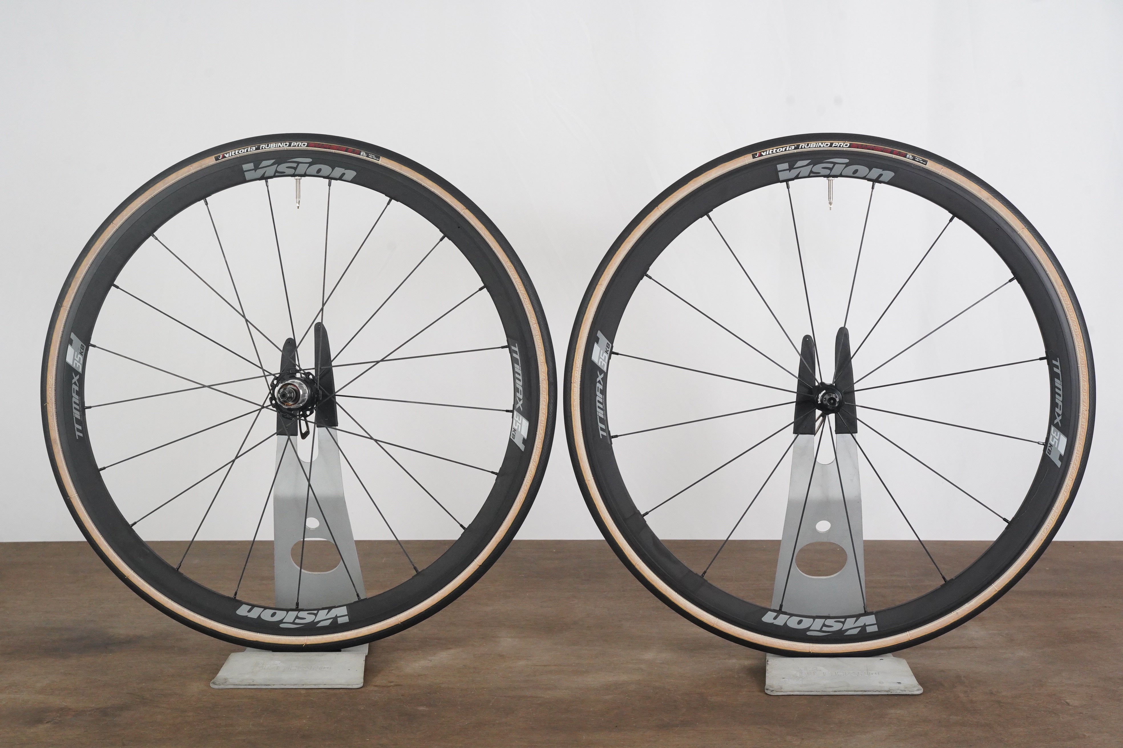 VISION TRIMAX35KB ホイール