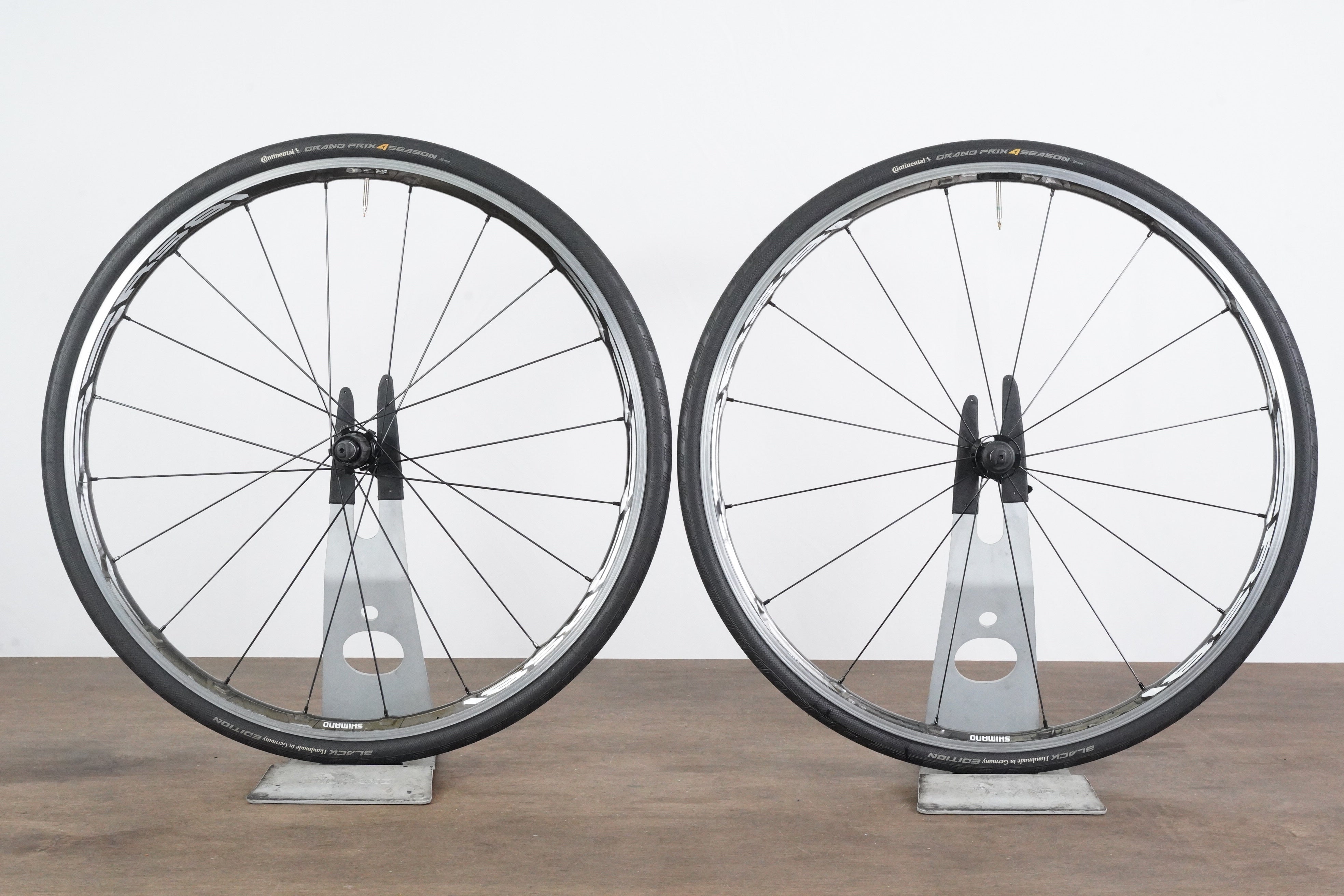 Shimano WH-RS81 C24 Carbon Alloy Tubeless Rim Brake Wheelset