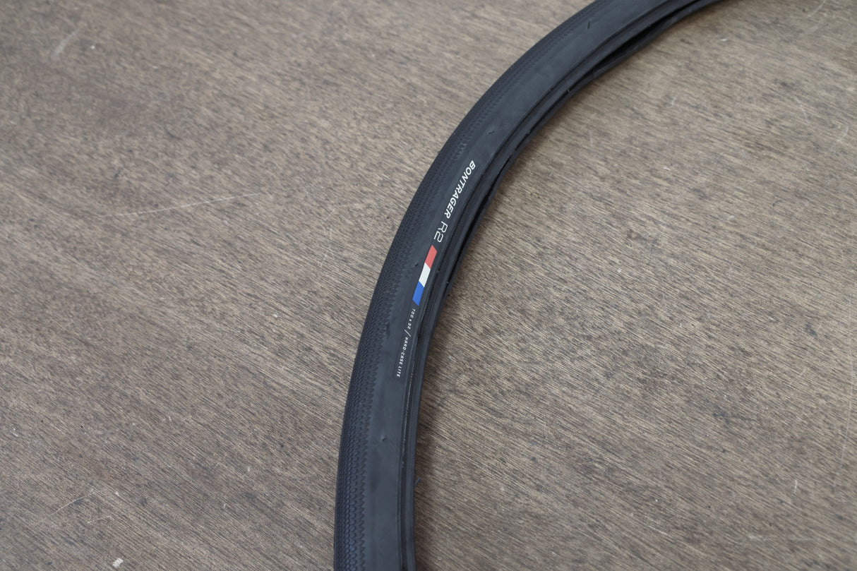 (1) 700x32C 32mm Bontrager R2 Clincher Road Tire