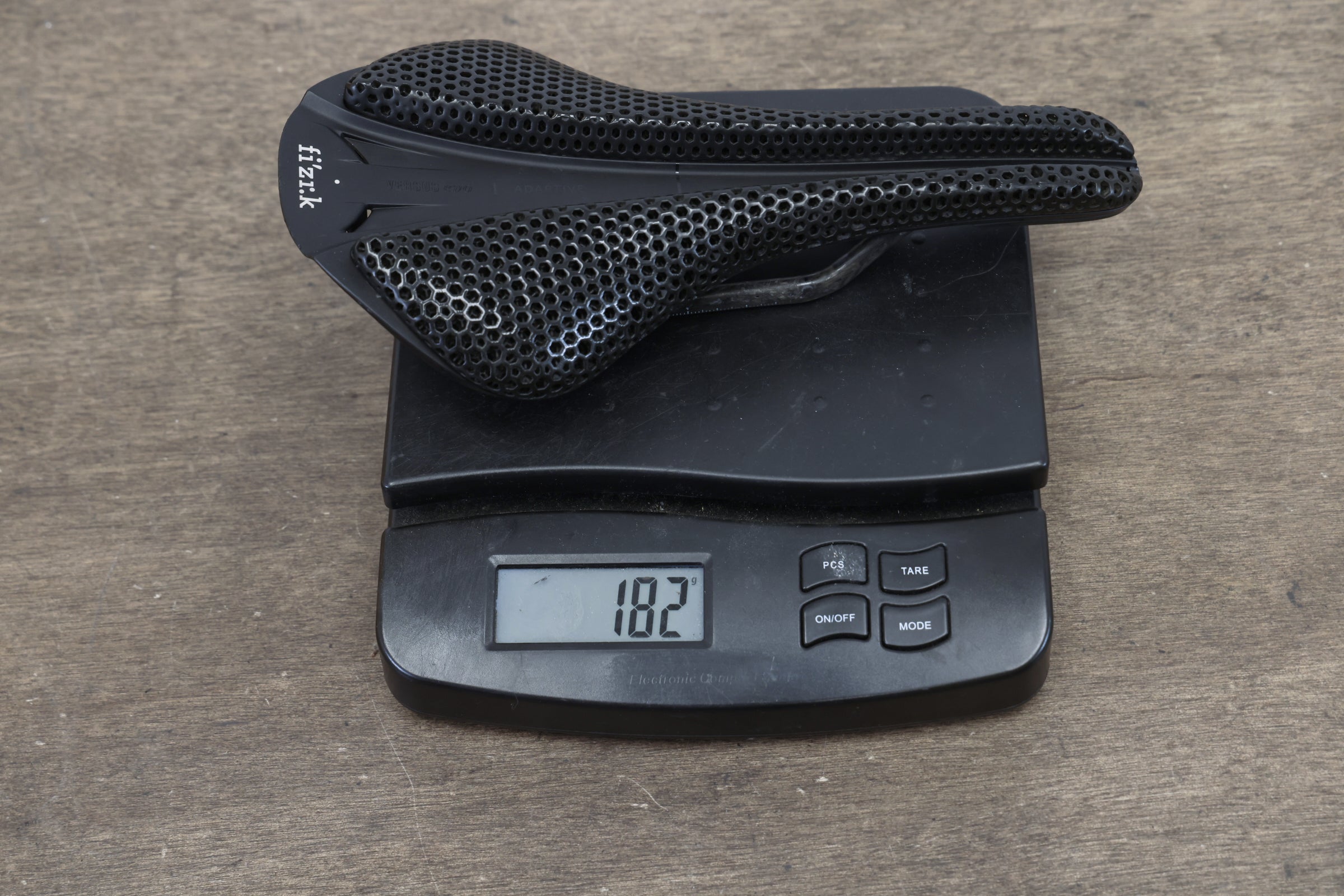 139mm Fizik Antares R1 Versus Evo Adaptive Carbon Rail Road Saddle