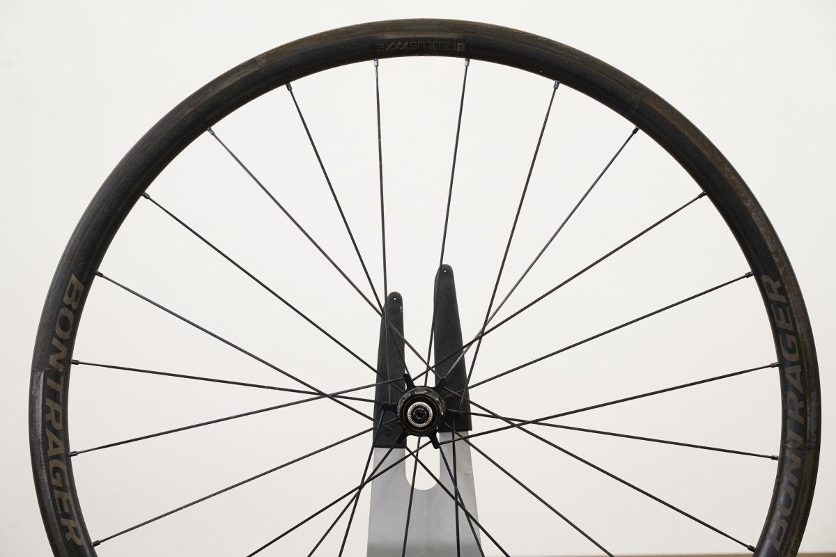 Bontrager Aeolus XXX 2 TLR Carbon Clincher Rim Brake Wheelset 11 Speed