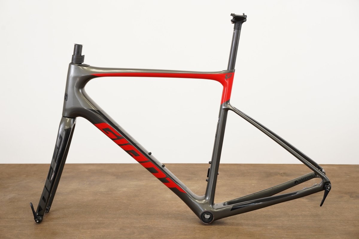 M/L Giant Defy Advanced Di2 Carbon Disc Brake Road Frameset