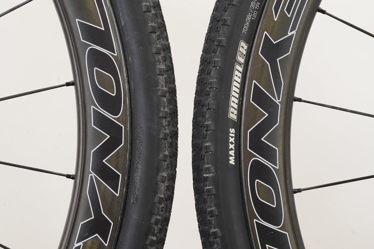 Reynolds Assault SLG Carbon Tubeless Clincher Disc Brake Wheelset 11 Speed