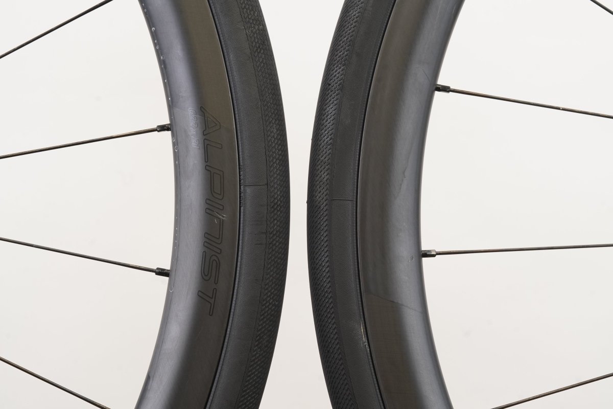 Roval Alpinist CL II Carbon Tubeless Disc Brake Wheelset Shimano/SRAM 11 Speed