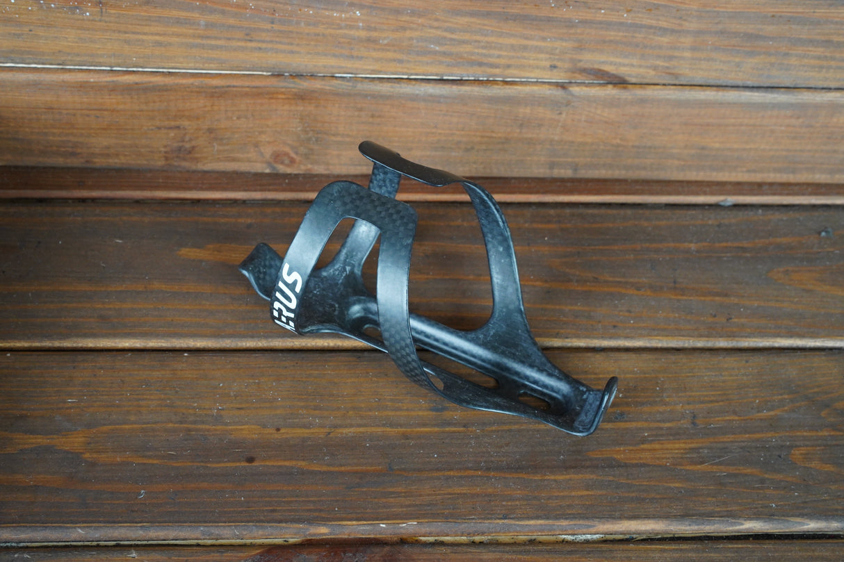 (1) Aerus Carbon Water Bottle Cage 26g