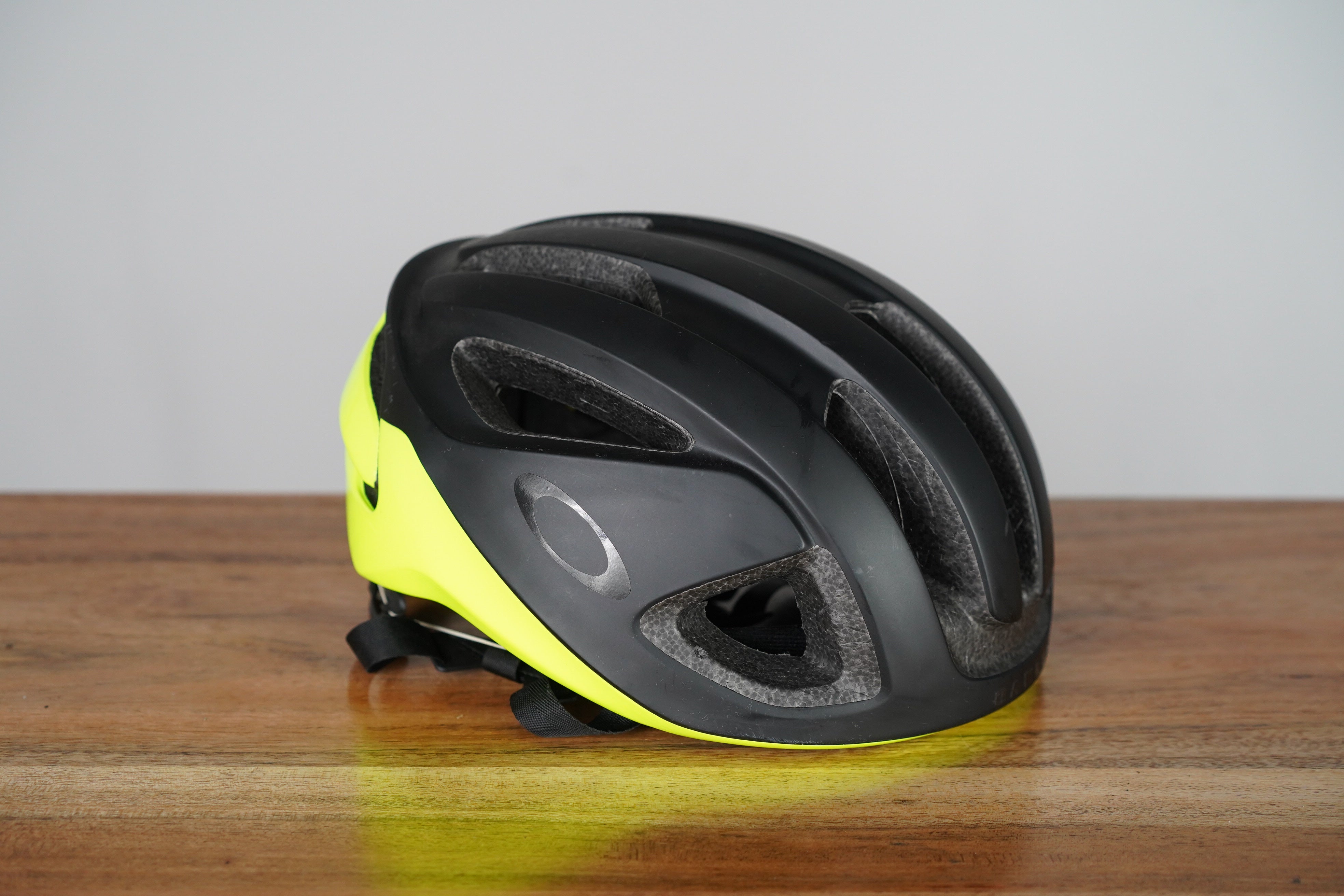 MEDIUM Oakley Aro3 Mips Road Helmet Elevate Cycling