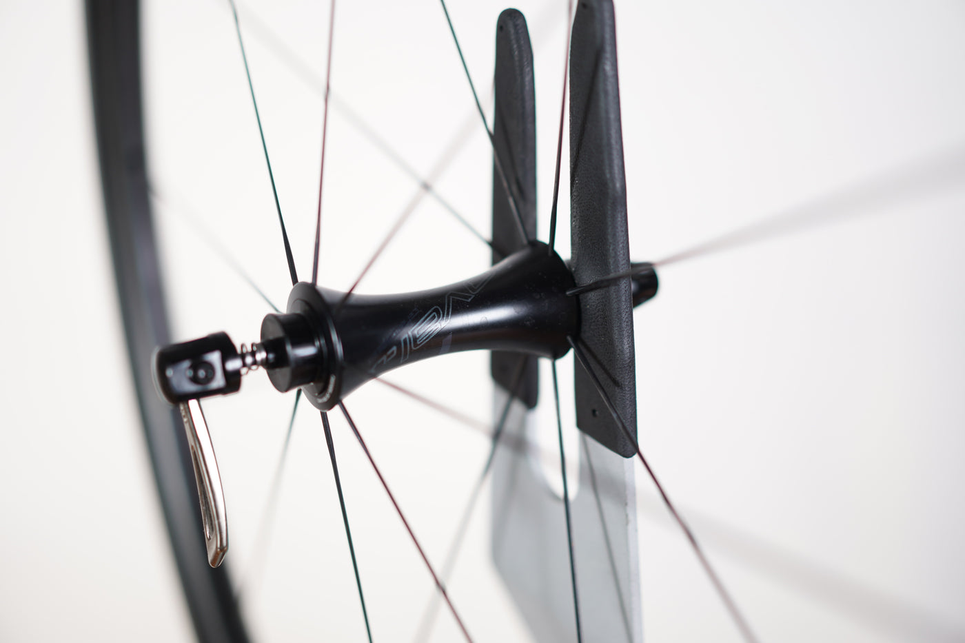 Roval CLX 32 Carbon Tubeless Clincher Rim Brake Wheelset Shimano/SRAM 11 Speed